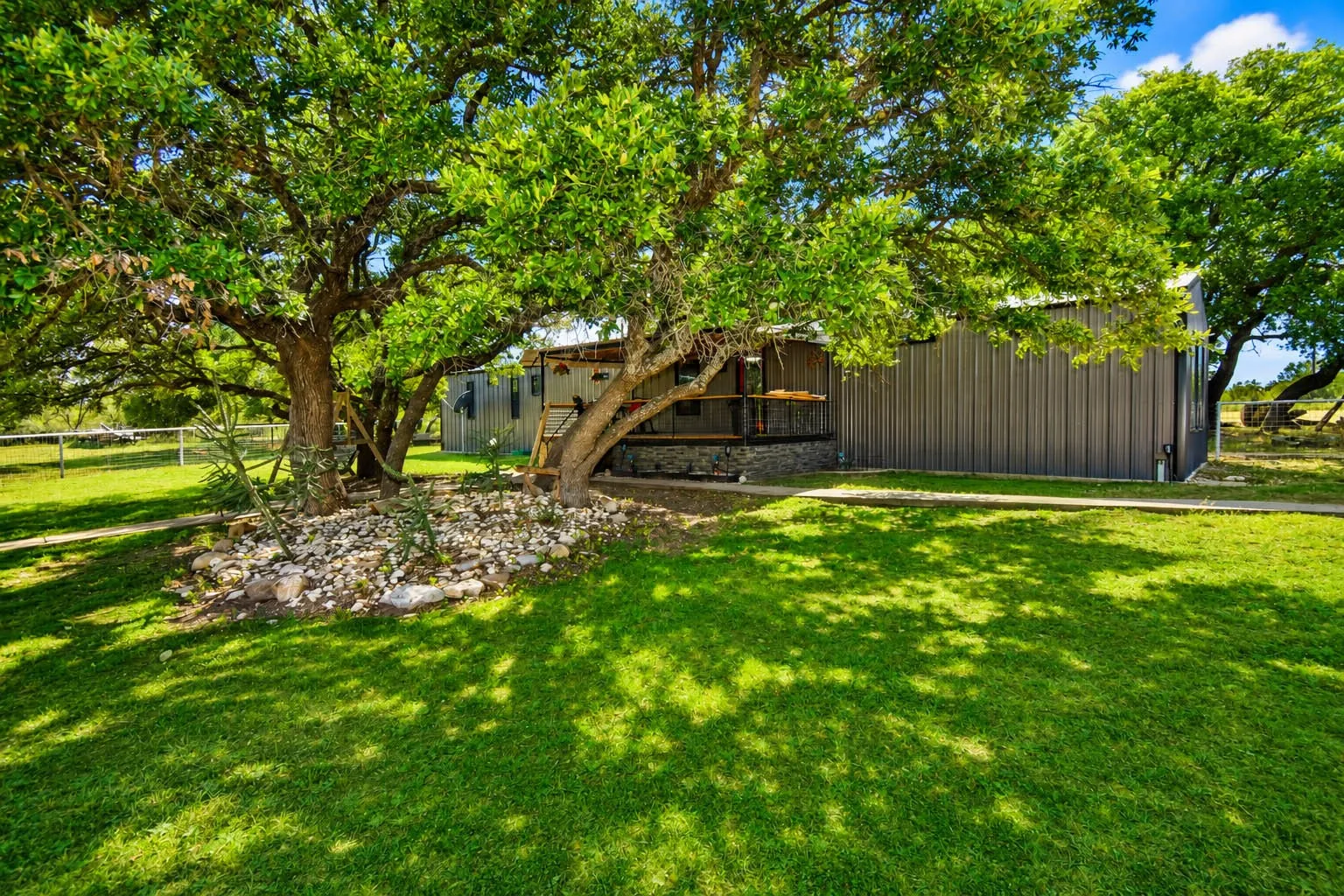 Mobile Home For Sale in Mc Culloch County , 239 County Road 160, Brady, Texas 76825, 3 Bedroom, 2 Bathroom, 2 Garage spaces, 1,326 Sqft, built in 1993, mls#21359916, Real Estate Agent in Brady, Homes For Sale in Mc Culloch county, Homes For Sale in Brady, Realtor in Brady Texas, Real Estate Brokerage Independent Realty Texas, Luminita Cordes Realtor