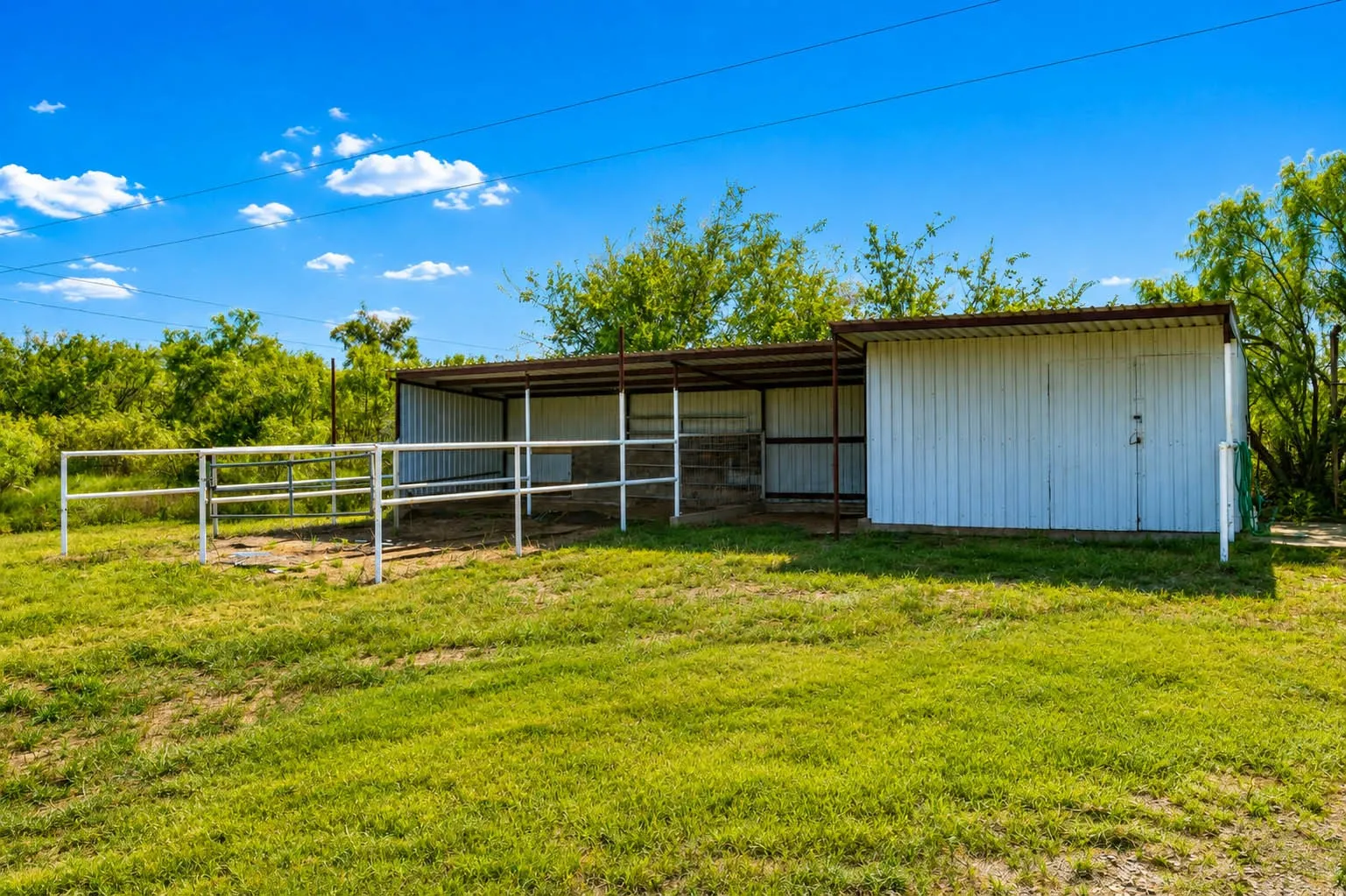 Mobile Home For Sale in Mc Culloch County , 239 County Road 160, Brady, Texas 76825, 3 Bedroom, 2 Bathroom, 2 Garage spaces, 1,326 Sqft, built in 1993, mls#21359916, Real Estate Agent in Brady, Homes For Sale in Mc Culloch county, Homes For Sale in Brady, Realtor in Brady Texas, Real Estate Brokerage Independent Realty Texas, Luminita Cordes Realtor