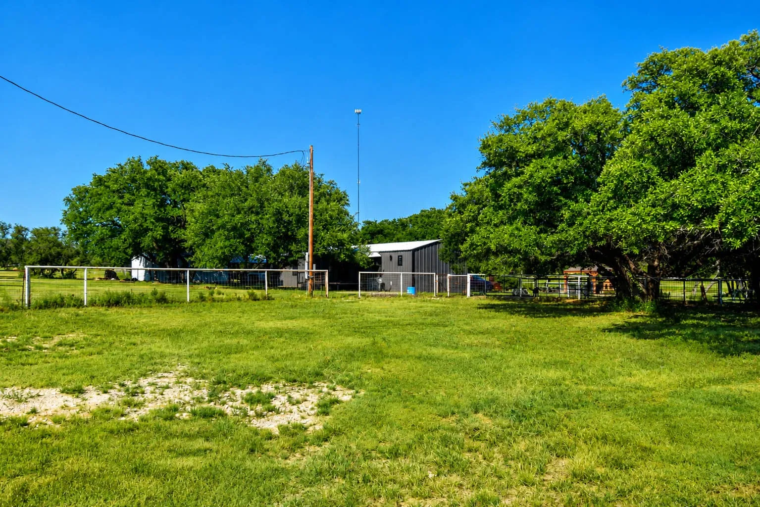 Mobile Home For Sale in Mc Culloch County , 239 County Road 160, Brady, Texas 76825, 3 Bedroom, 2 Bathroom, 2 Garage spaces, 1,326 Sqft, built in 1993, mls#21359916, Real Estate Agent in Brady, Homes For Sale in Mc Culloch county, Homes For Sale in Brady, Realtor in Brady Texas, Real Estate Brokerage Independent Realty Texas, Luminita Cordes Realtor