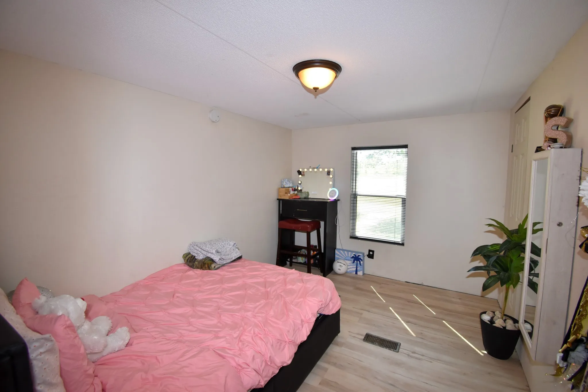 Mobile Home For Sale in Mc Culloch County , 239 County Road 160, Brady, Texas 76825, 3 Bedroom, 2 Bathroom, 2 Garage spaces, 1,326 Sqft, built in 1993, mls#21359916, Real Estate Agent in Brady, Homes For Sale in Mc Culloch county, Homes For Sale in Brady, Realtor in Brady Texas, Real Estate Brokerage Independent Realty Texas, Luminita Cordes Realtor