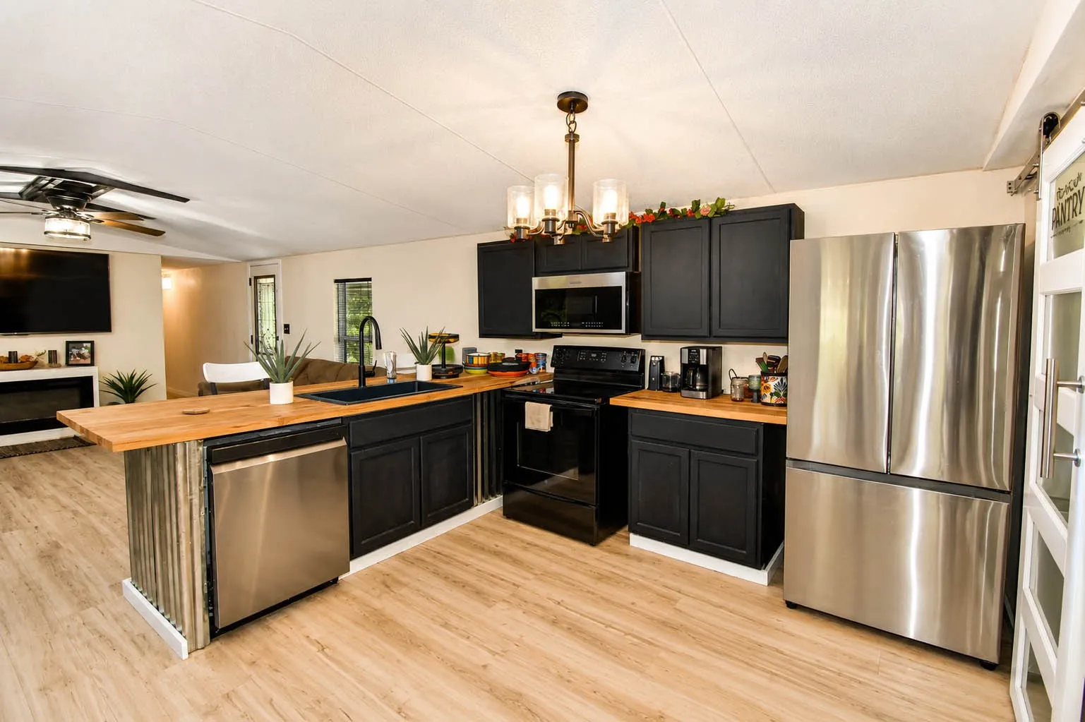 Mobile Home For Sale in Mc Culloch County , 239 County Road 160, Brady, Texas 76825, 3 Bedroom, 2 Bathroom, 2 Garage spaces, 1,326 Sqft, built in 1993, mls#21359916, Real Estate Agent in Brady, Homes For Sale in Mc Culloch county, Homes For Sale in Brady, Realtor in Brady Texas, Real Estate Brokerage Independent Realty Texas, Luminita Cordes Realtor