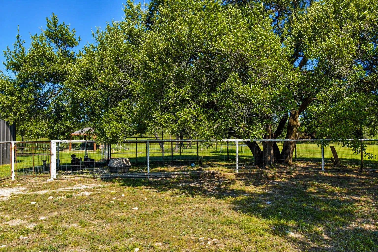 Mobile Home For Sale in Mc Culloch County , 239 County Road 160, Brady, Texas 76825, 3 Bedroom, 2 Bathroom, 2 Garage spaces, 1,326 Sqft, built in 1993, mls#21359916, Real Estate Agent in Brady, Homes For Sale in Mc Culloch county, Homes For Sale in Brady, Realtor in Brady Texas, Real Estate Brokerage Independent Realty Texas, Luminita Cordes Realtor