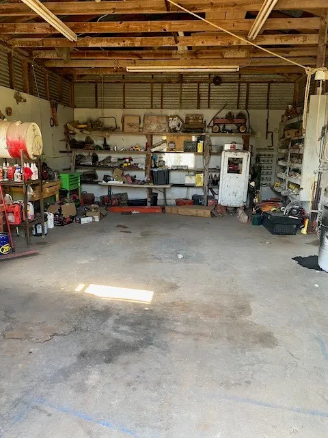 Single Family Residence For Sale in Erath County , 7960 W Fm 8, Stephenville, Texas 76401, 3 Bedroom, 2 Bathroom, 2 Garage spaces, 1,904 Sqft, built in 1965, Price $650,000, mls#21362410, Real Estate Agent in Stephenville, Homes For Sale in Erath county, Homes For Sale in Stephenville, Realtor in Stephenville Texas, Real Estate Brokerage Independent Realty Texas, Luminita Cordes Realtor