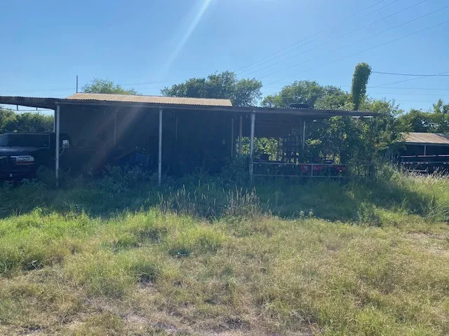 Single Family Residence For Sale in Erath County , 7960 W Fm 8, Stephenville, Texas 76401, 3 Bedroom, 2 Bathroom, 2 Garage spaces, 1,904 Sqft, built in 1965, Price $650,000, mls#21362410, Real Estate Agent in Stephenville, Homes For Sale in Erath county, Homes For Sale in Stephenville, Realtor in Stephenville Texas, Real Estate Brokerage Independent Realty Texas, Luminita Cordes Realtor