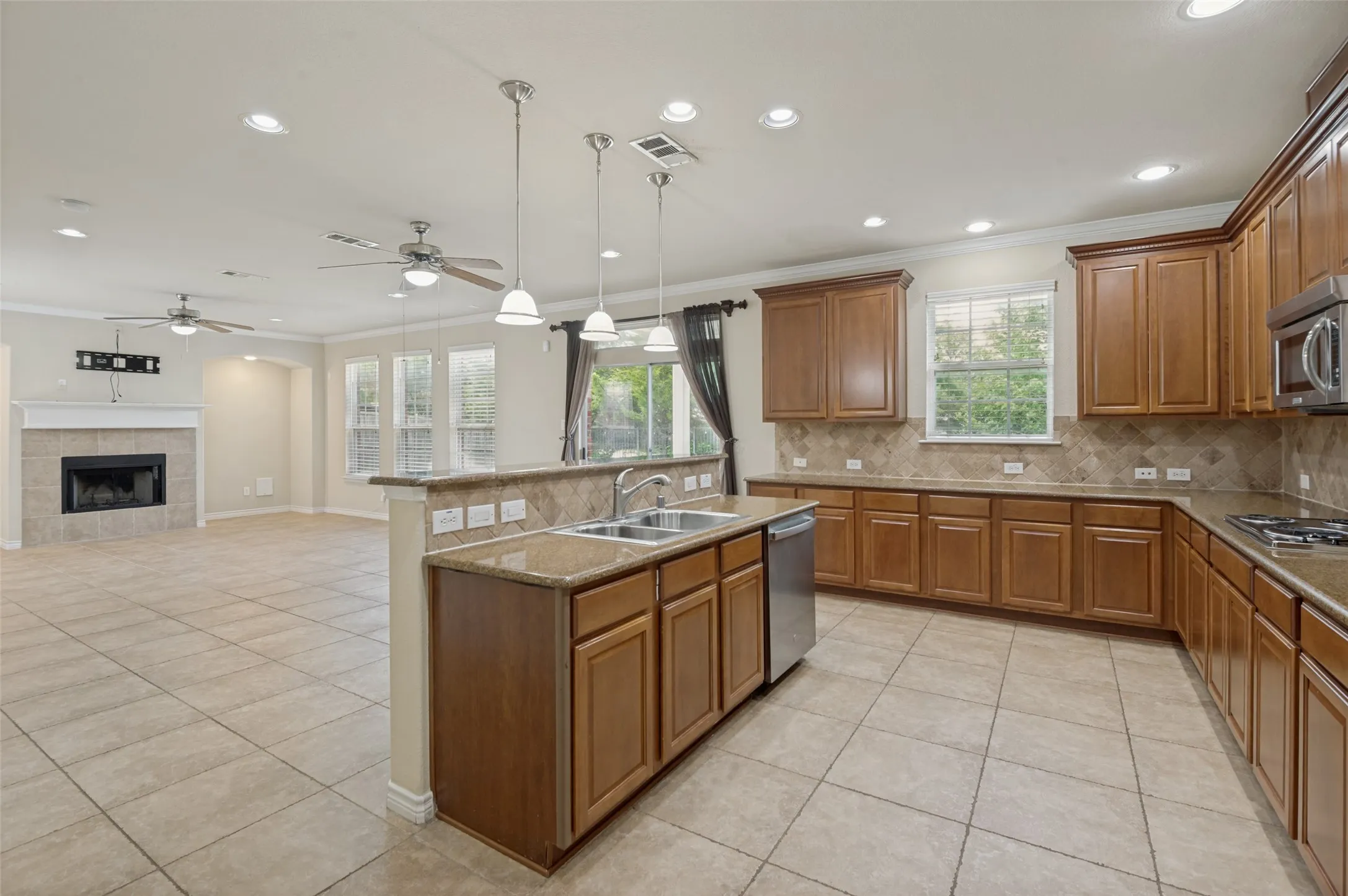 Single Family Residence For Rent in Denton County , 5996 Clearwater Drive, The Colony, Texas 75056, 4 Bedroom, 3 Bathroom, 2 Garage spaces, 3,039 Sqft, built in 2007, mls#21362412, Real Estate Agent in The Colony, Homes For Rent in Denton county, Homes For Rent in The Colony, Realtor in The Colony Texas, Real Estate Brokerage Independent Realty Texas, Luminita Cordes Realtor