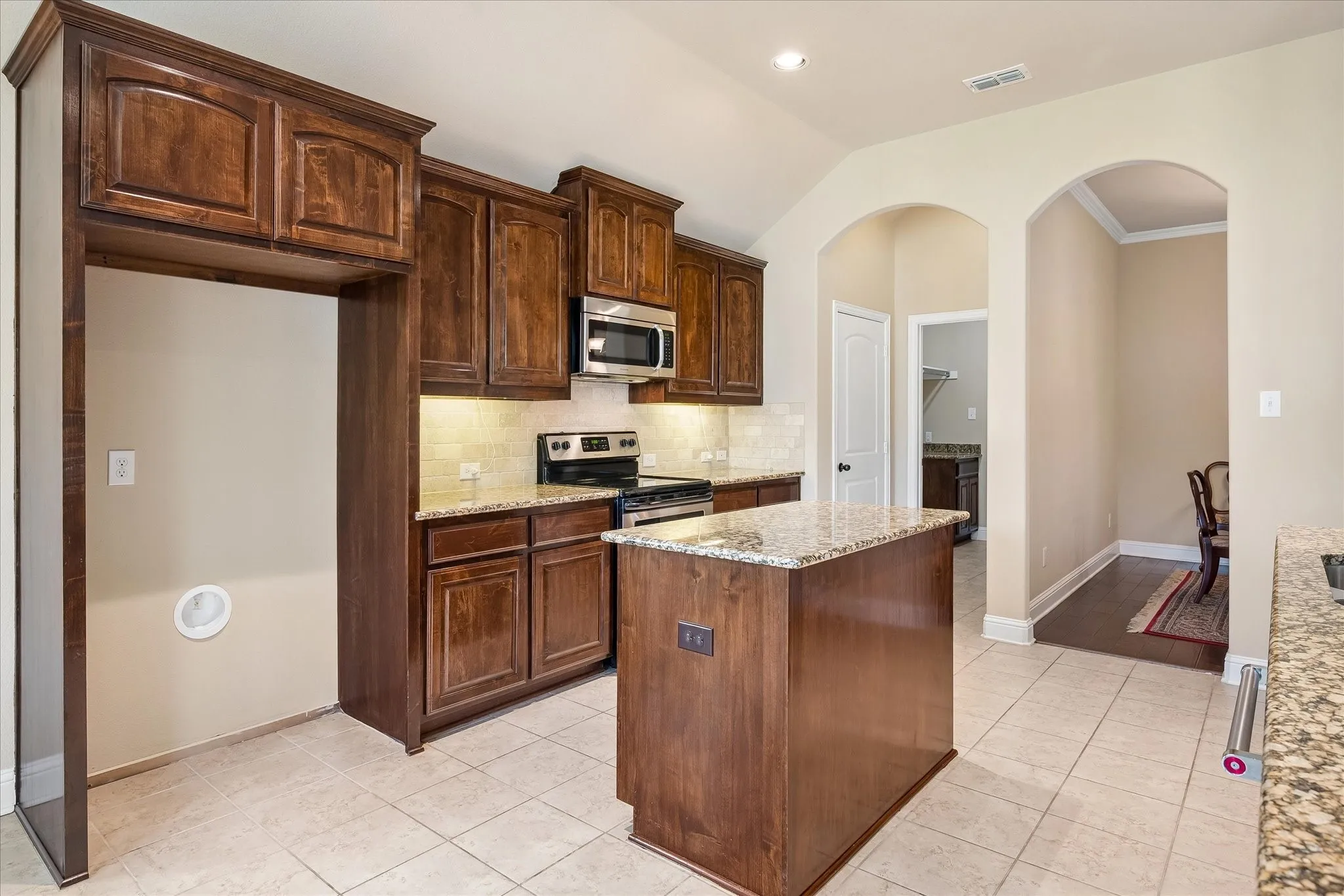 Single Family Residence For Sale in Collin County , 3413 Cedar Lane, Melissa, Texas 75454, 4 Bedroom, 2 Bathroom, 2 Garage spaces, 2,053 Sqft, built in 2014, mls#21347037, Real Estate Agent in Melissa, Homes For Sale in Collin county, Homes For Sale in Melissa, Realtor in Melissa Texas, Real Estate Brokerage Independent Realty Texas, Luminita Cordes Realtor