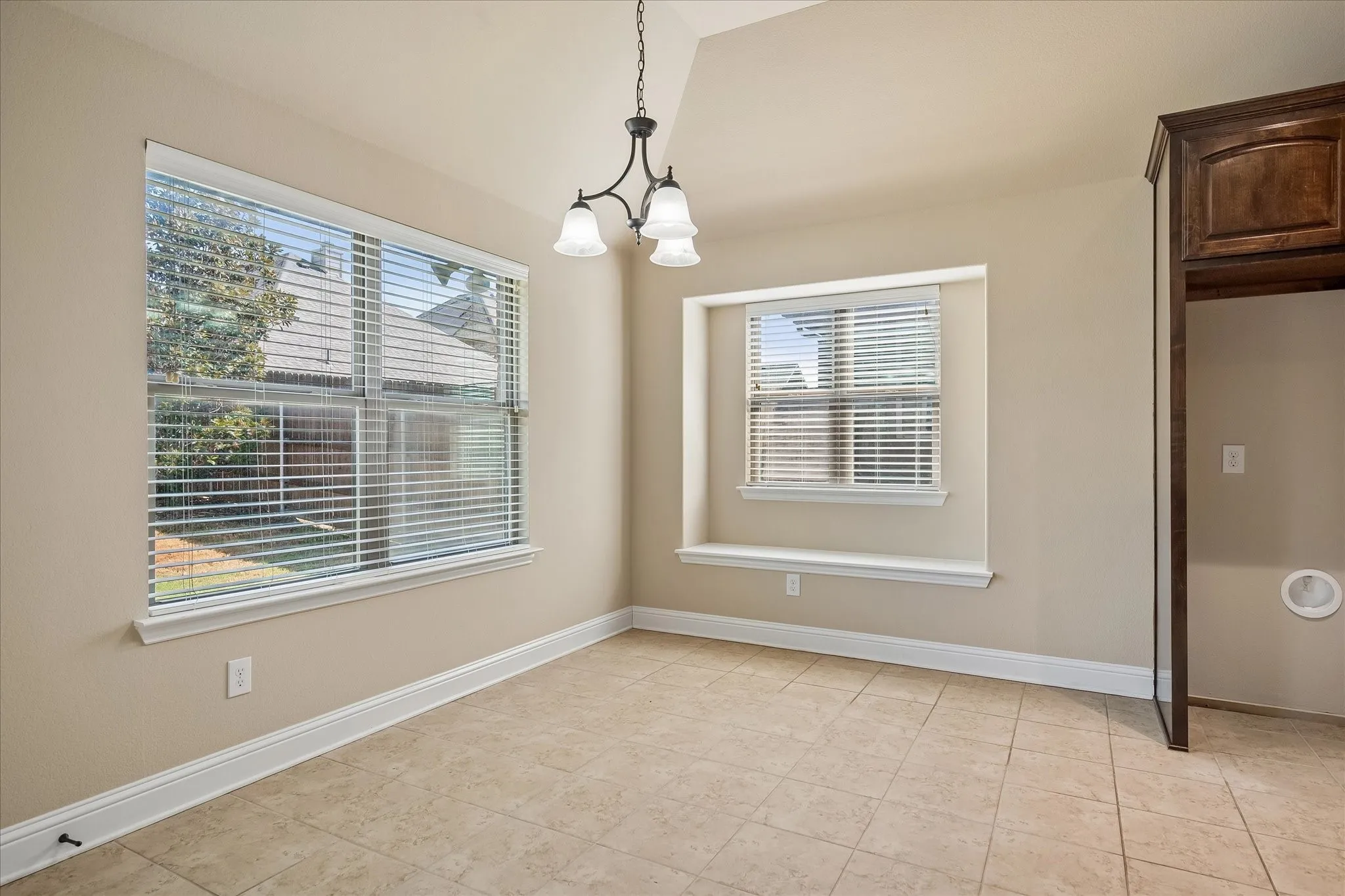 Check out that window ledge!