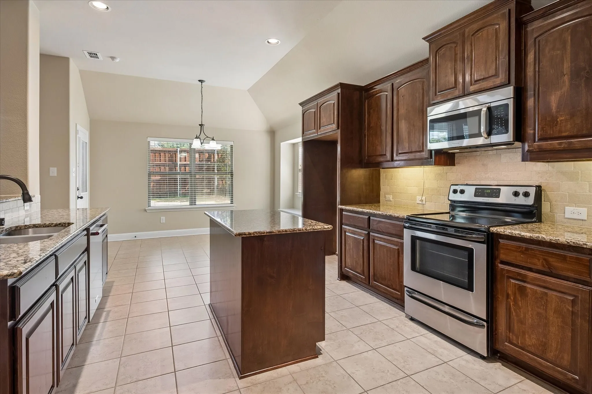 Single Family Residence For Sale in Collin County , 3413 Cedar Lane, Melissa, Texas 75454, 4 Bedroom, 2 Bathroom, 2 Garage spaces, 2,053 Sqft, built in 2014, mls#21347037, Real Estate Agent in Melissa, Homes For Sale in Collin county, Homes For Sale in Melissa, Realtor in Melissa Texas, Real Estate Brokerage Independent Realty Texas, Luminita Cordes Realtor