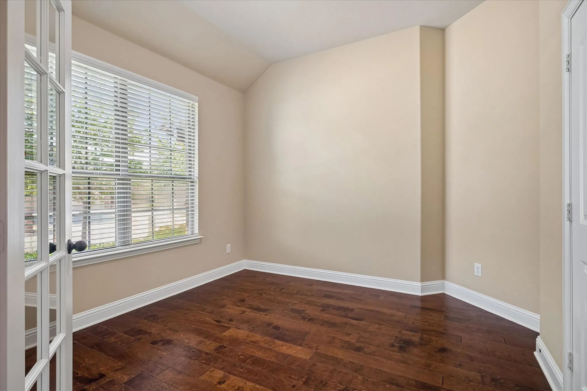 4th bedroom or private office, your choice!