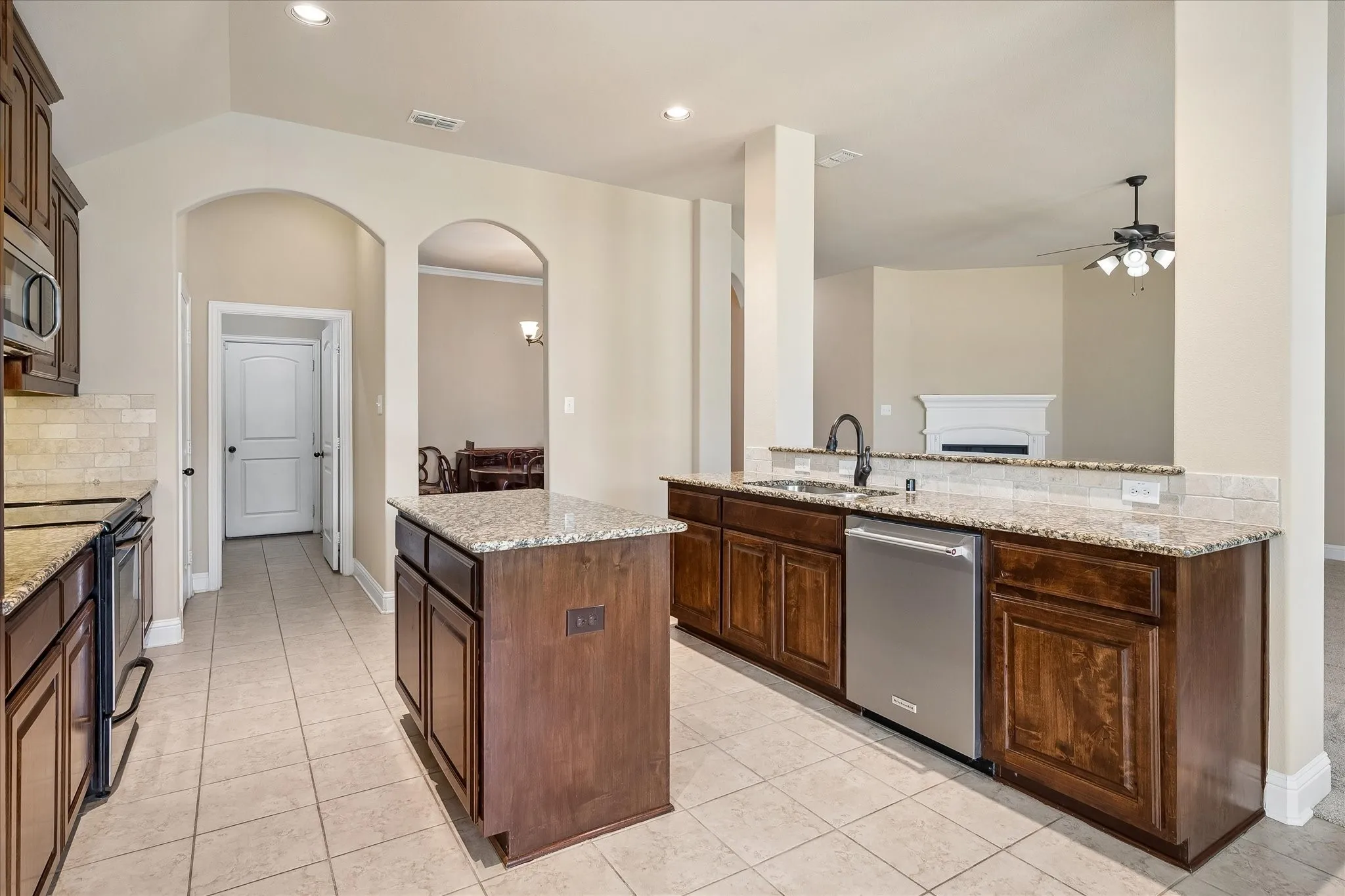 Single Family Residence For Sale in Collin County , 3413 Cedar Lane, Melissa, Texas 75454, 4 Bedroom, 2 Bathroom, 2 Garage spaces, 2,053 Sqft, built in 2014, mls#21347037, Real Estate Agent in Melissa, Homes For Sale in Collin county, Homes For Sale in Melissa, Realtor in Melissa Texas, Real Estate Brokerage Independent Realty Texas, Luminita Cordes Realtor