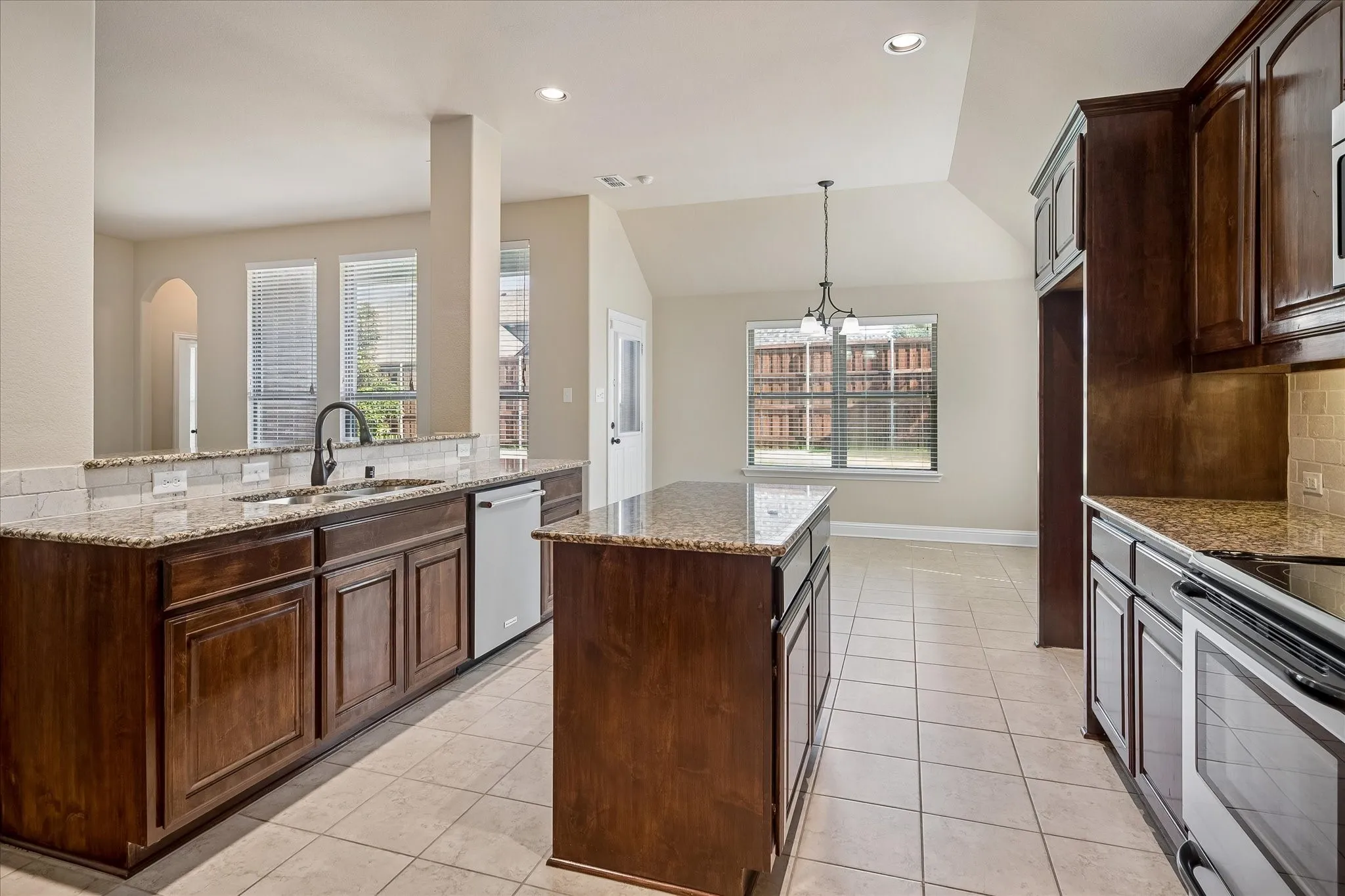 Single Family Residence For Sale in Collin County , 3413 Cedar Lane, Melissa, Texas 75454, 4 Bedroom, 2 Bathroom, 2 Garage spaces, 2,053 Sqft, built in 2014, mls#21347037, Real Estate Agent in Melissa, Homes For Sale in Collin county, Homes For Sale in Melissa, Realtor in Melissa Texas, Real Estate Brokerage Independent Realty Texas, Luminita Cordes Realtor