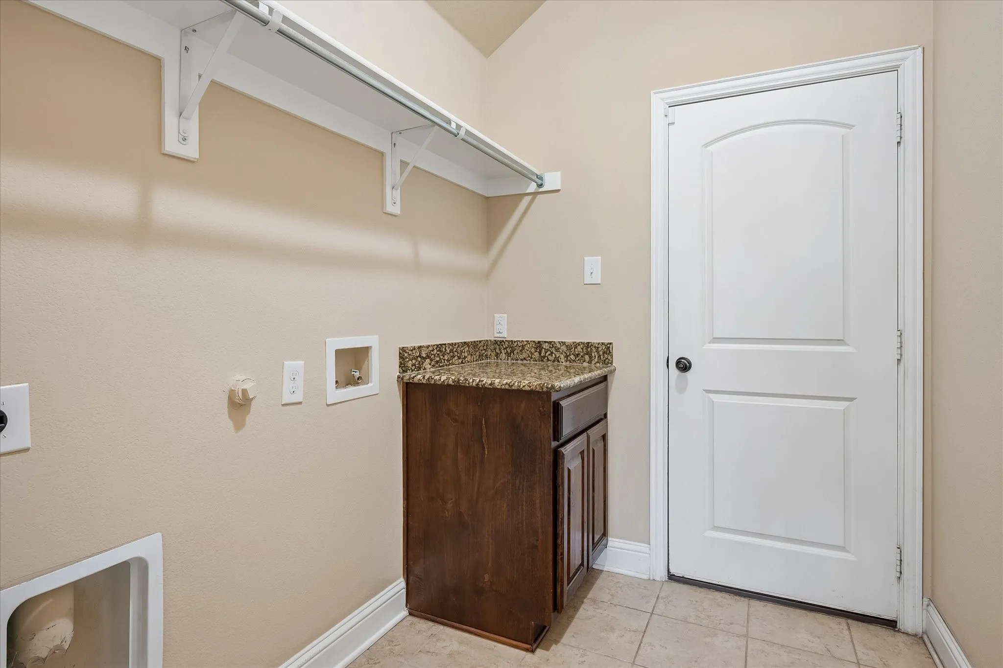 Single Family Residence For Sale in Collin County , 3413 Cedar Lane, Melissa, Texas 75454, 4 Bedroom, 2 Bathroom, 2 Garage spaces, 2,053 Sqft, built in 2014, mls#21347037, Real Estate Agent in Melissa, Homes For Sale in Collin county, Homes For Sale in Melissa, Realtor in Melissa Texas, Real Estate Brokerage Independent Realty Texas, Luminita Cordes Realtor