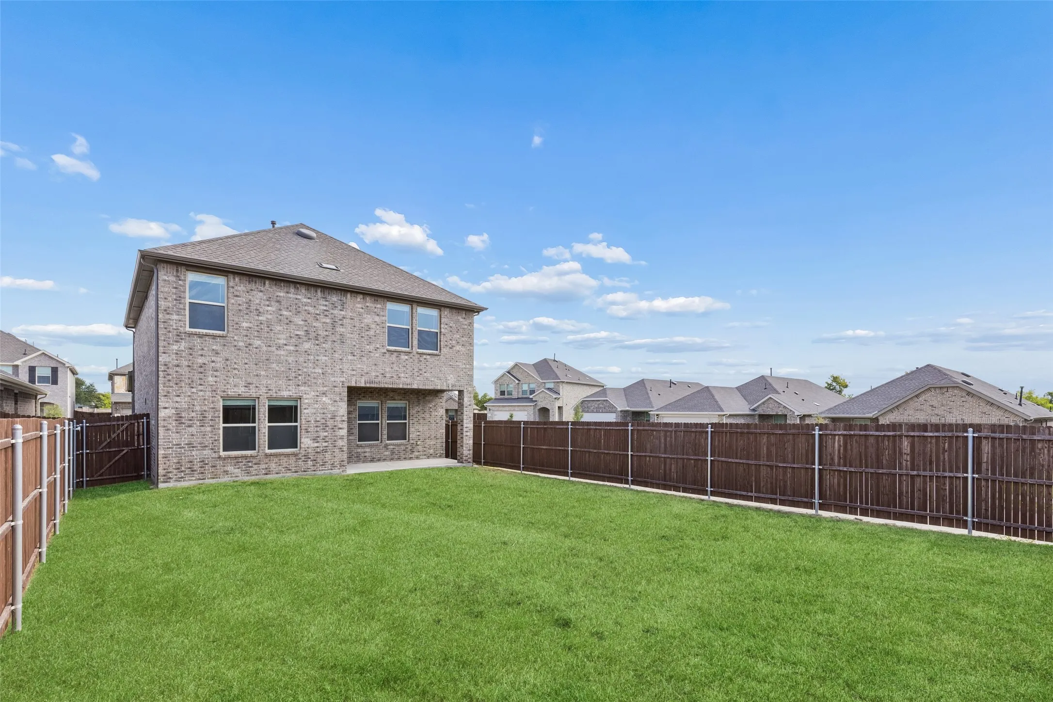 Single Family Residence For Sale in Collin County , 860 Moonwake Drive, Lavon, Texas 75166, 4 Bedroom, 4 Bathroom, 2 Garage spaces, 2,002 Sqft, built in 2023, mls#21362426, Real Estate Agent in Lavon, Homes For Sale in Collin county, Homes For Sale in Lavon, Realtor in Lavon Texas, Real Estate Brokerage Independent Realty Texas, Luminita Cordes Realtor