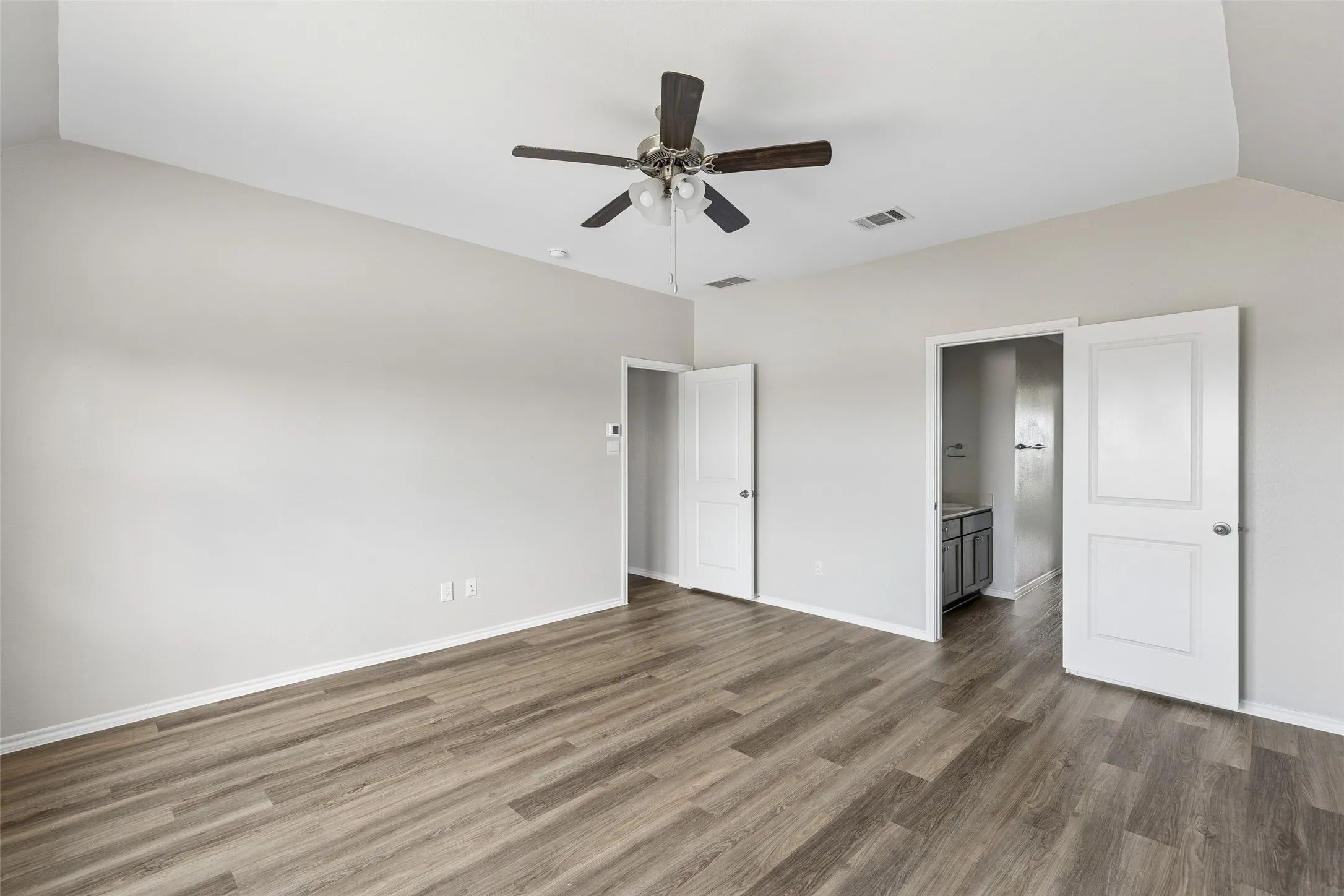 Single Family Residence For Sale in Collin County , 860 Moonwake Drive, Lavon, Texas 75166, 4 Bedroom, 4 Bathroom, 2 Garage spaces, 2,002 Sqft, built in 2023, mls#21362426, Real Estate Agent in Lavon, Homes For Sale in Collin county, Homes For Sale in Lavon, Realtor in Lavon Texas, Real Estate Brokerage Independent Realty Texas, Luminita Cordes Realtor