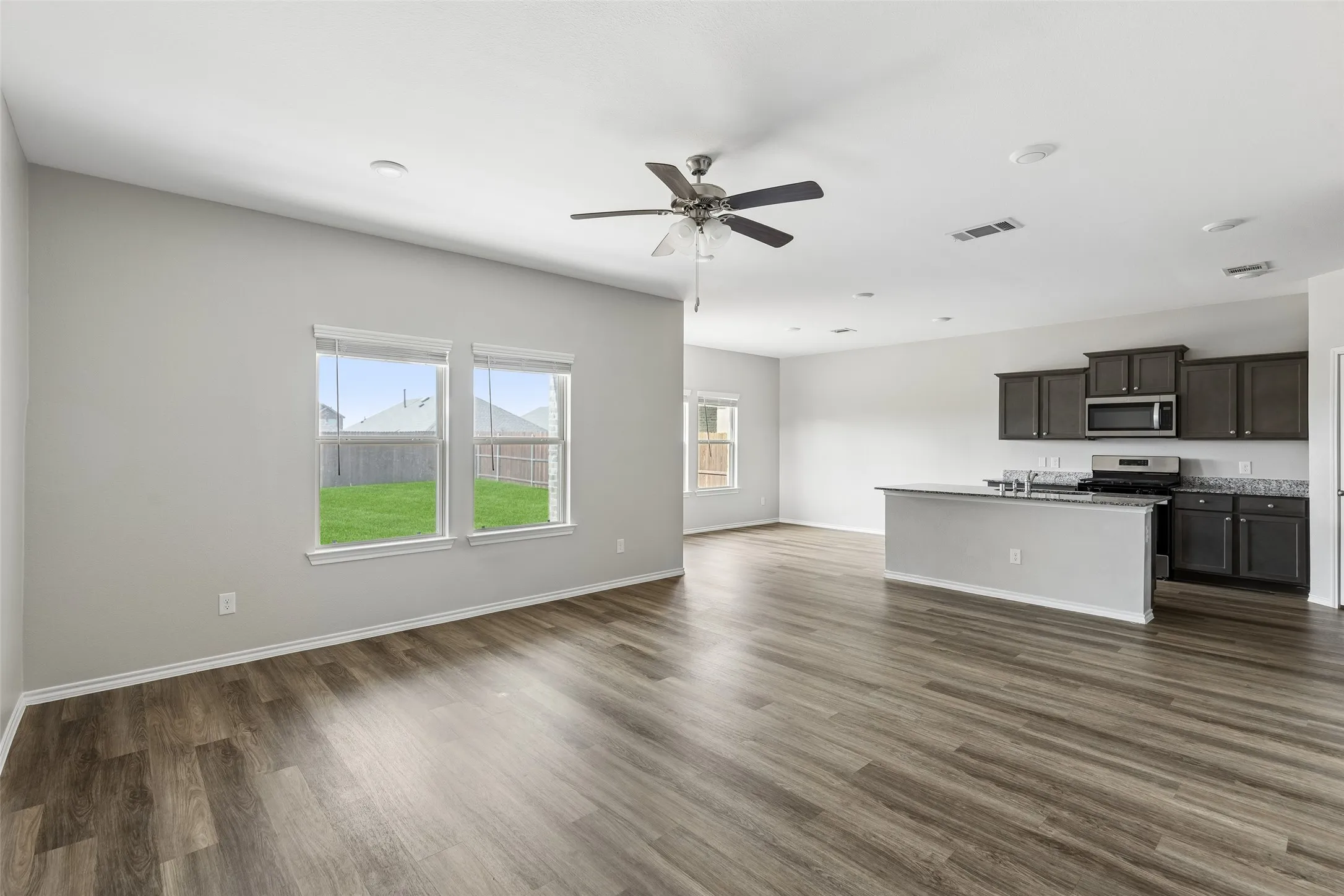 Single Family Residence For Sale in Collin County , 860 Moonwake Drive, Lavon, Texas 75166, 4 Bedroom, 4 Bathroom, 2 Garage spaces, 2,002 Sqft, built in 2023, mls#21362426, Real Estate Agent in Lavon, Homes For Sale in Collin county, Homes For Sale in Lavon, Realtor in Lavon Texas, Real Estate Brokerage Independent Realty Texas, Luminita Cordes Realtor