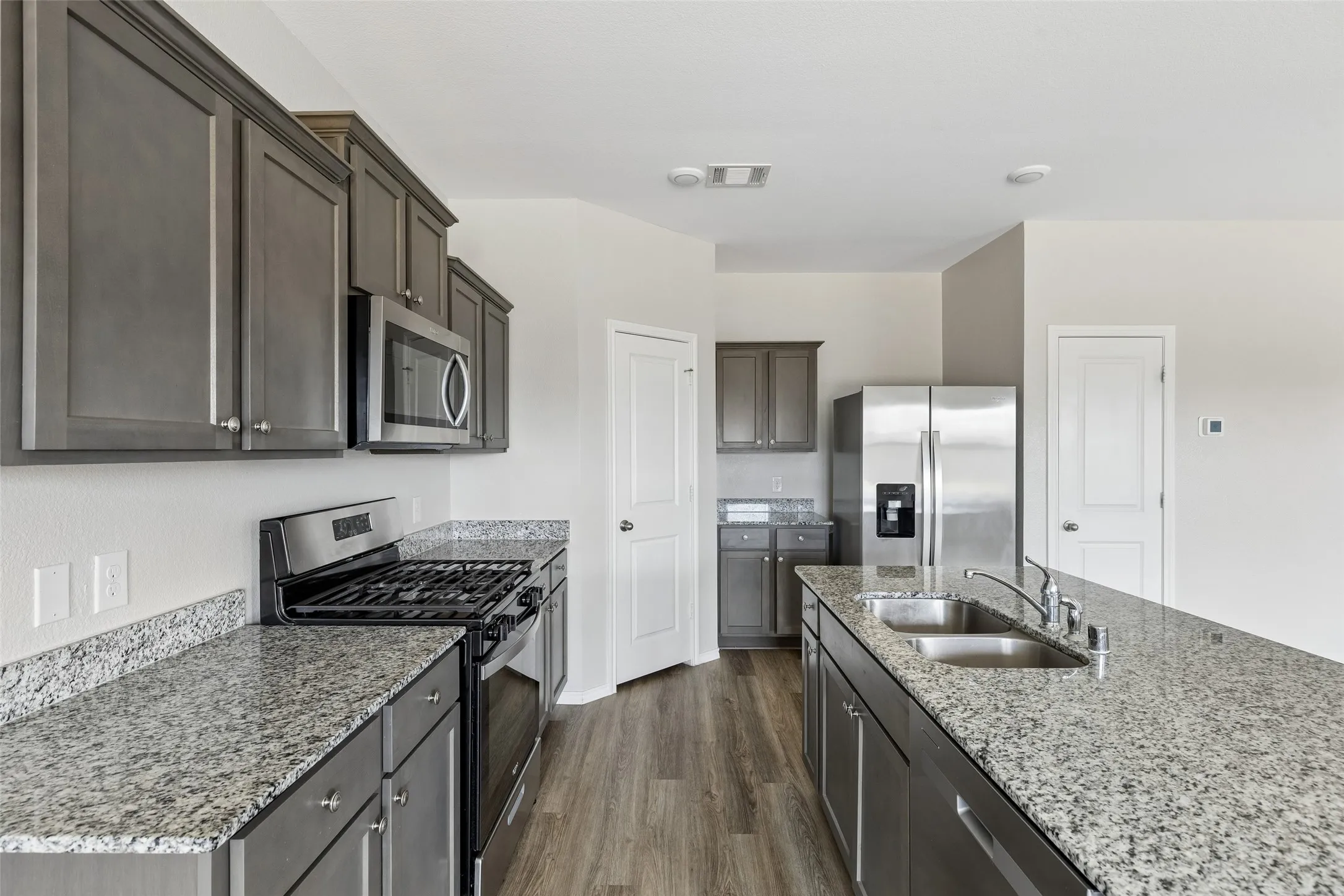Single Family Residence For Sale in Collin County , 860 Moonwake Drive, Lavon, Texas 75166, 4 Bedroom, 4 Bathroom, 2 Garage spaces, 2,002 Sqft, built in 2023, mls#21362426, Real Estate Agent in Lavon, Homes For Sale in Collin county, Homes For Sale in Lavon, Realtor in Lavon Texas, Real Estate Brokerage Independent Realty Texas, Luminita Cordes Realtor