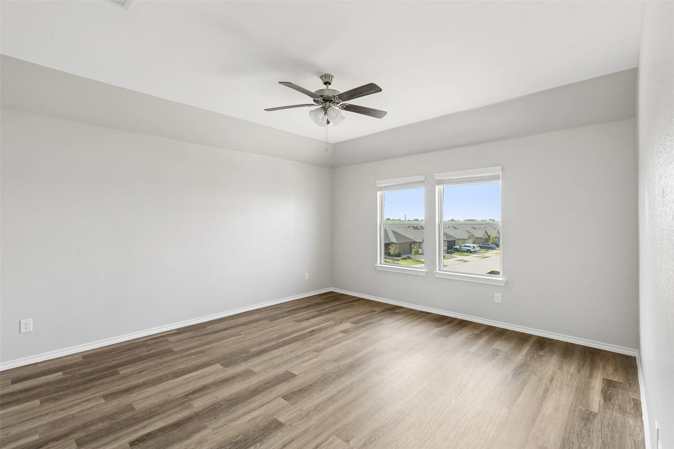 Single Family Residence For Sale in Collin County , 860 Moonwake Drive, Lavon, Texas 75166, 4 Bedroom, 4 Bathroom, 2 Garage spaces, 2,002 Sqft, built in 2023, mls#21362426, Real Estate Agent in Lavon, Homes For Sale in Collin county, Homes For Sale in Lavon, Realtor in Lavon Texas, Real Estate Brokerage Independent Realty Texas, Luminita Cordes Realtor