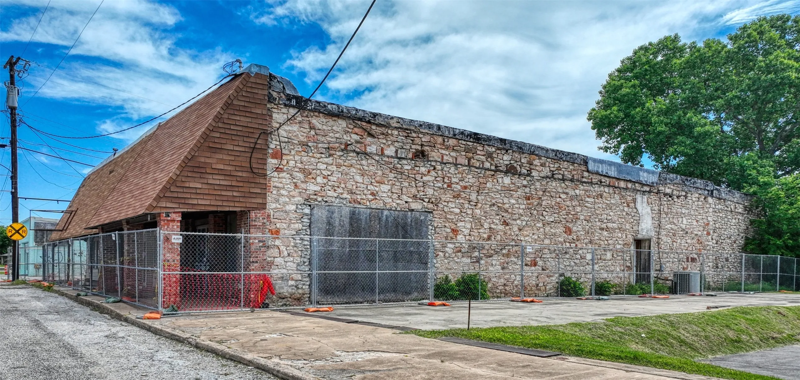 Improved Land For Sale in Wise County , 110 N Wickham Street, Alvord, Texas 76225, 0, 0, Garage spaces, 0 Sqft, built in 1920, Price $59,900, mls#21362430, Real Estate Agent in Alvord, Homes For Sale in Wise county, Homes For Sale in Alvord, Realtor in Alvord Texas, Real Estate Brokerage Independent Realty Texas, Luminita Cordes Realtor