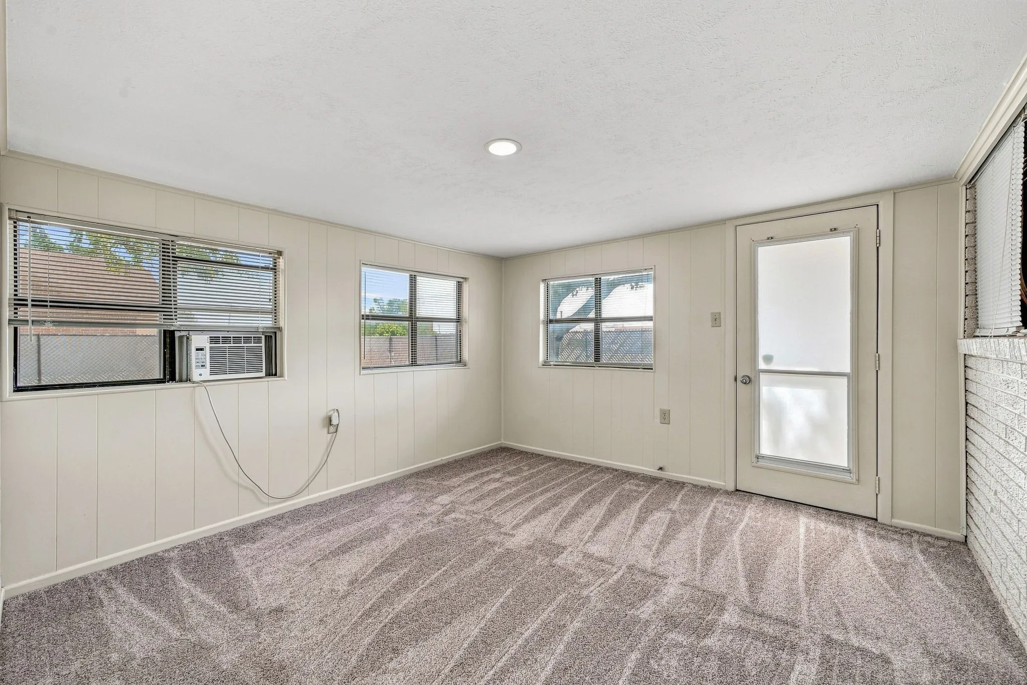 Single Family Residence For Sale in Erath County , 409 N Charlotte, Stephenville, Texas 76401, 4 Bedroom, 3 Bathroom, 2 Garage spaces, 2,223 Sqft, built in 1964, mls#21360531, Real Estate Agent in Stephenville, Homes For Sale in Erath county, Homes For Sale in Stephenville, Realtor in Stephenville Texas, Real Estate Brokerage Independent Realty Texas, Luminita Cordes Realtor