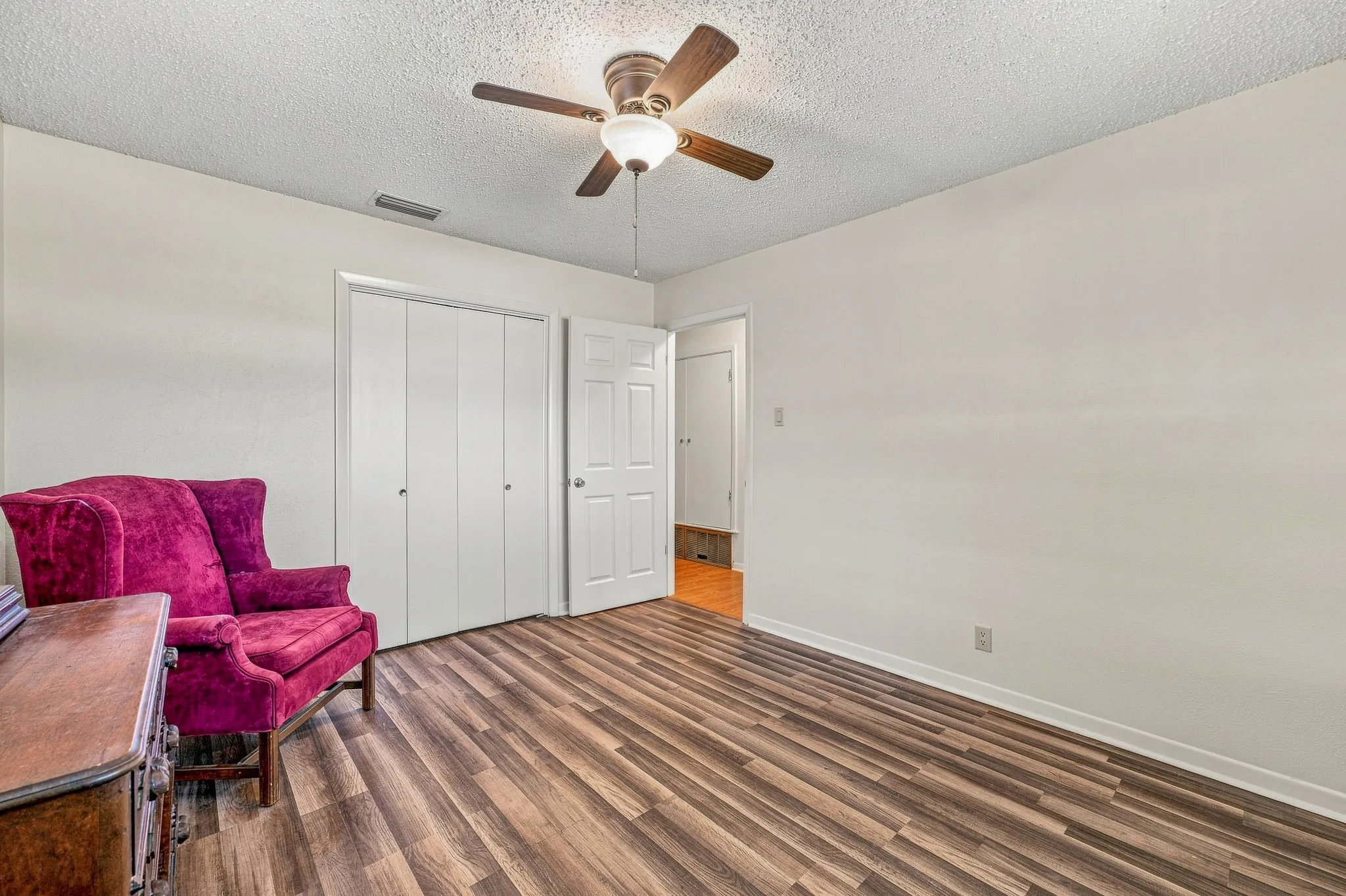 Single Family Residence For Sale in Erath County , 409 N Charlotte, Stephenville, Texas 76401, 4 Bedroom, 3 Bathroom, 2 Garage spaces, 2,223 Sqft, built in 1964, mls#21360531, Real Estate Agent in Stephenville, Homes For Sale in Erath county, Homes For Sale in Stephenville, Realtor in Stephenville Texas, Real Estate Brokerage Independent Realty Texas, Luminita Cordes Realtor