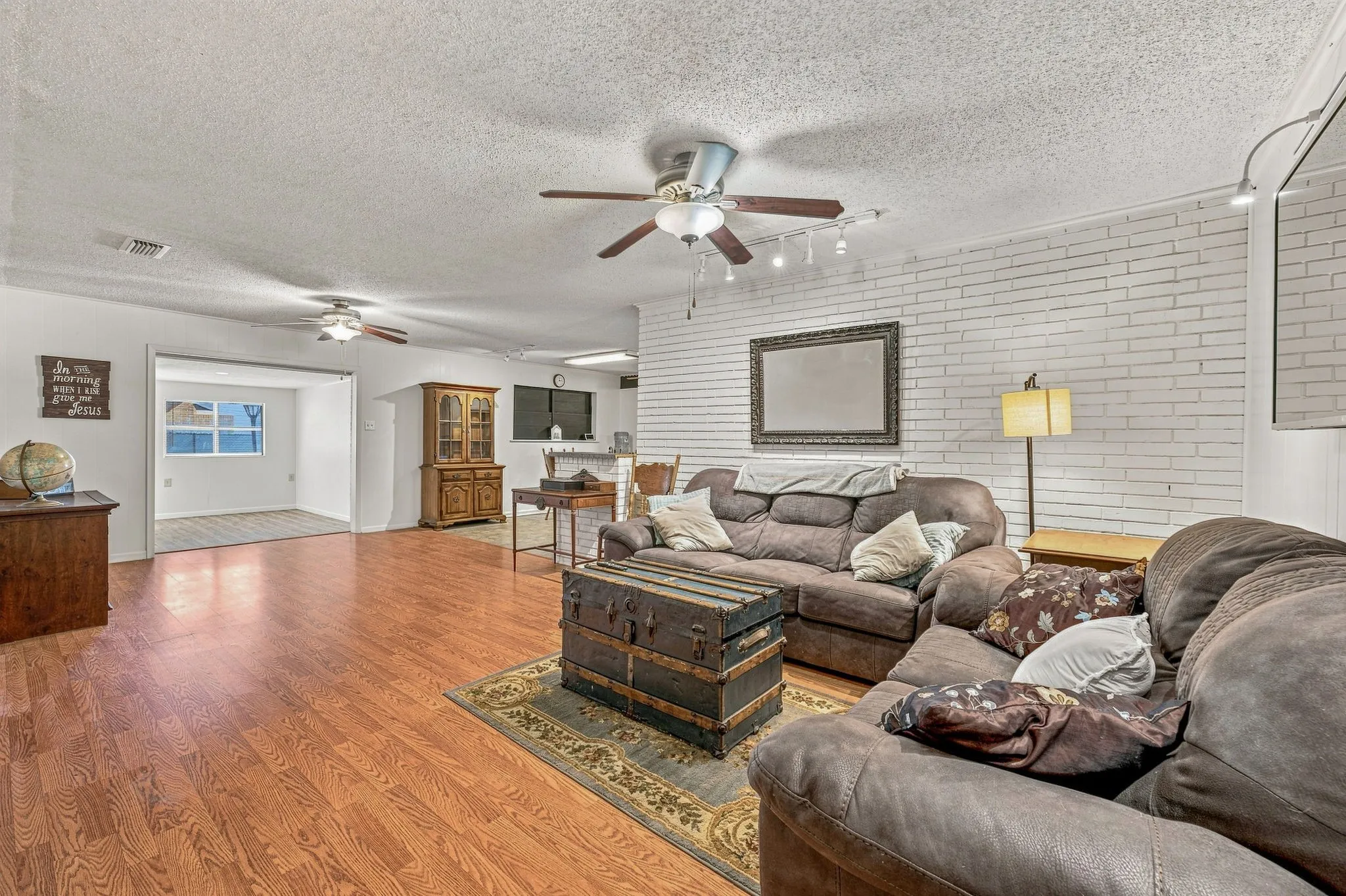 Single Family Residence For Sale in Erath County , 409 N Charlotte, Stephenville, Texas 76401, 4 Bedroom, 3 Bathroom, 2 Garage spaces, 2,223 Sqft, built in 1964, mls#21360531, Real Estate Agent in Stephenville, Homes For Sale in Erath county, Homes For Sale in Stephenville, Realtor in Stephenville Texas, Real Estate Brokerage Independent Realty Texas, Luminita Cordes Realtor