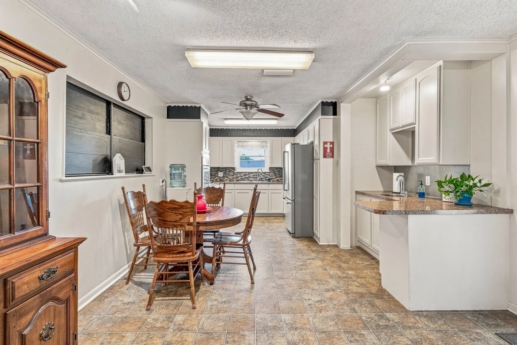 Single Family Residence For Sale in Erath County , 409 N Charlotte, Stephenville, Texas 76401, 4 Bedroom, 3 Bathroom, 2 Garage spaces, 2,223 Sqft, built in 1964, mls#21360531, Real Estate Agent in Stephenville, Homes For Sale in Erath county, Homes For Sale in Stephenville, Realtor in Stephenville Texas, Real Estate Brokerage Independent Realty Texas, Luminita Cordes Realtor