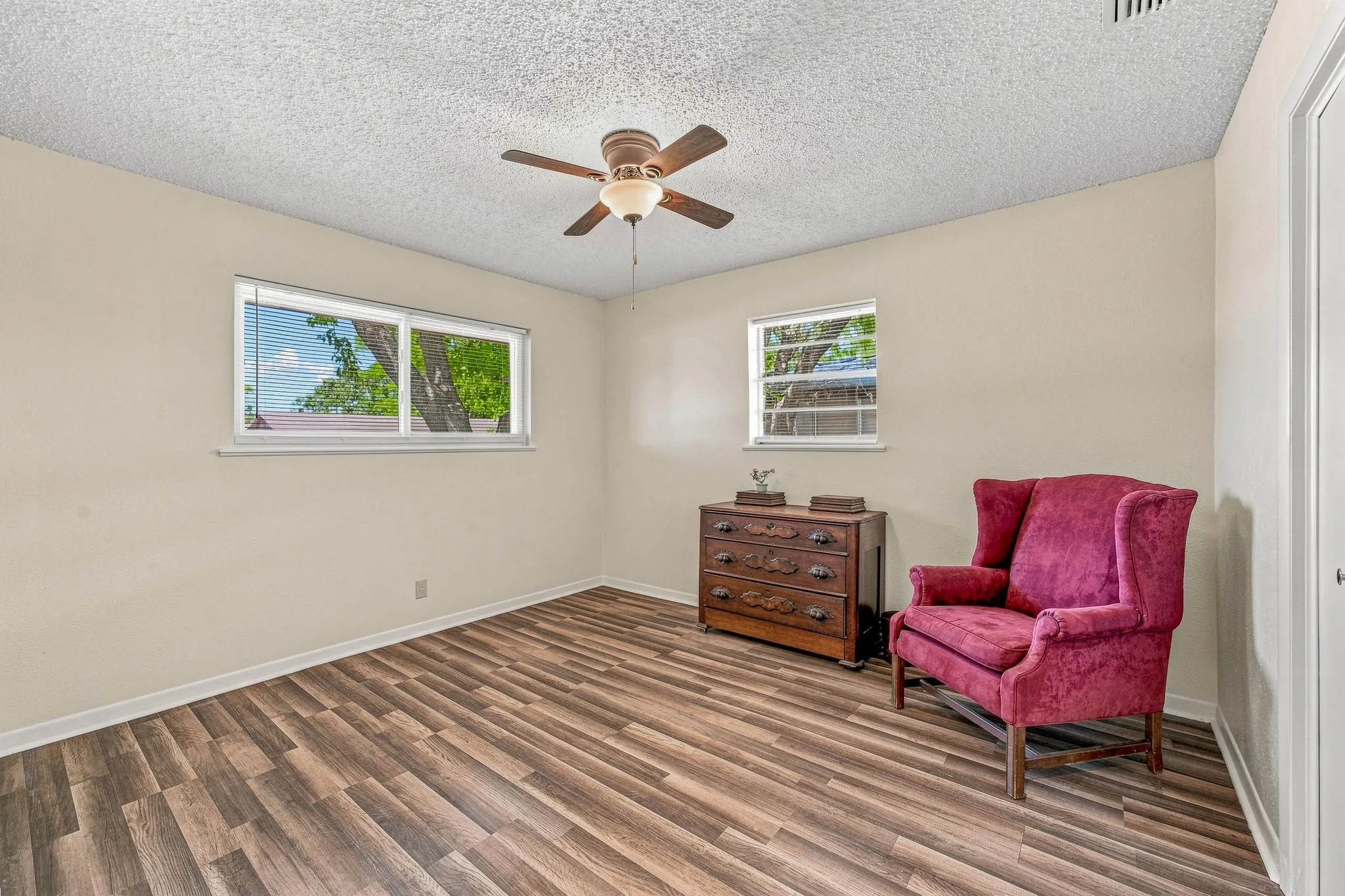 Single Family Residence For Sale in Erath County , 409 N Charlotte, Stephenville, Texas 76401, 4 Bedroom, 3 Bathroom, 2 Garage spaces, 2,223 Sqft, built in 1964, mls#21360531, Real Estate Agent in Stephenville, Homes For Sale in Erath county, Homes For Sale in Stephenville, Realtor in Stephenville Texas, Real Estate Brokerage Independent Realty Texas, Luminita Cordes Realtor