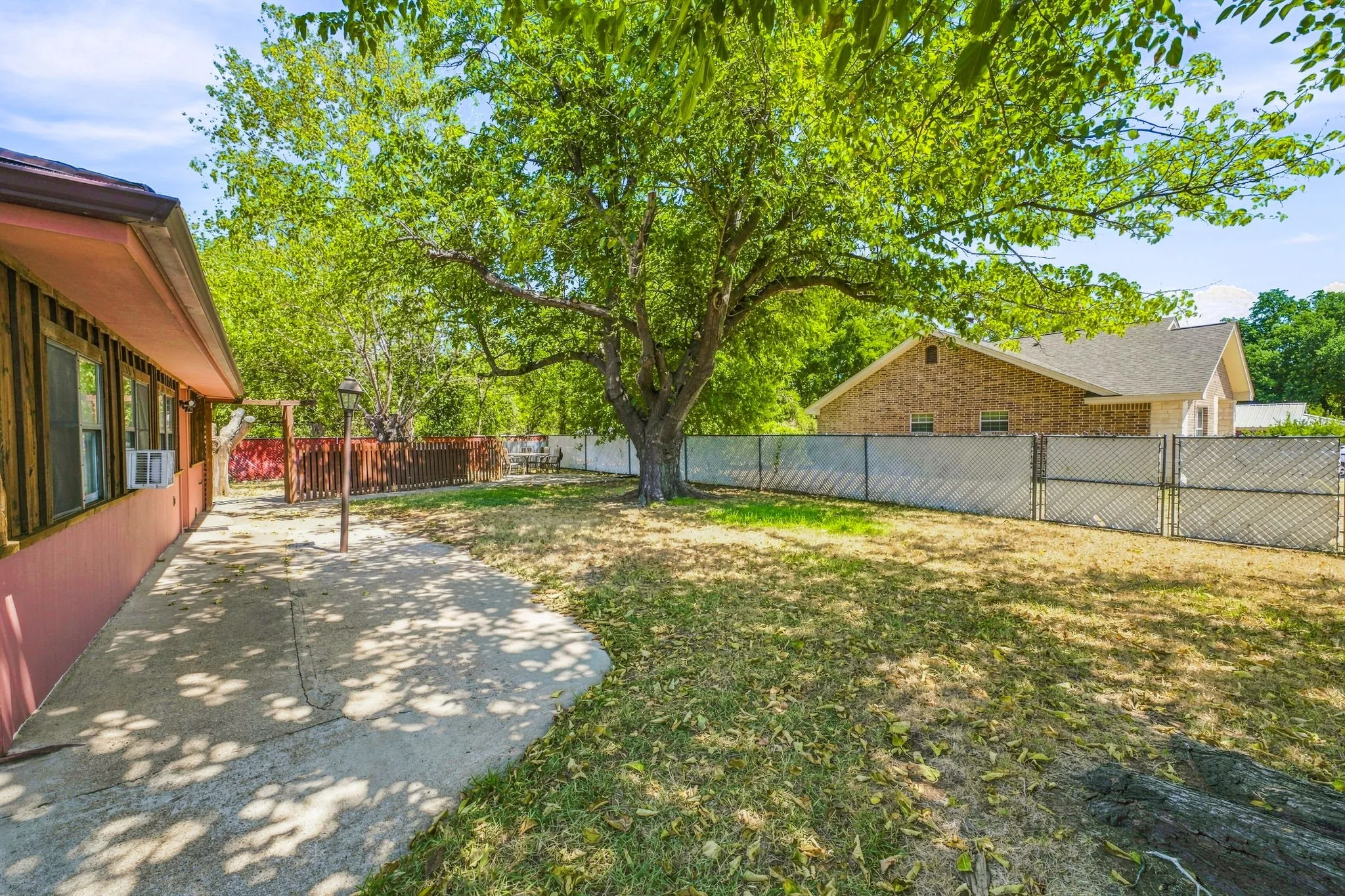 Single Family Residence For Sale in Erath County , 409 N Charlotte, Stephenville, Texas 76401, 4 Bedroom, 3 Bathroom, 2 Garage spaces, 2,223 Sqft, built in 1964, mls#21360531, Real Estate Agent in Stephenville, Homes For Sale in Erath county, Homes For Sale in Stephenville, Realtor in Stephenville Texas, Real Estate Brokerage Independent Realty Texas, Luminita Cordes Realtor