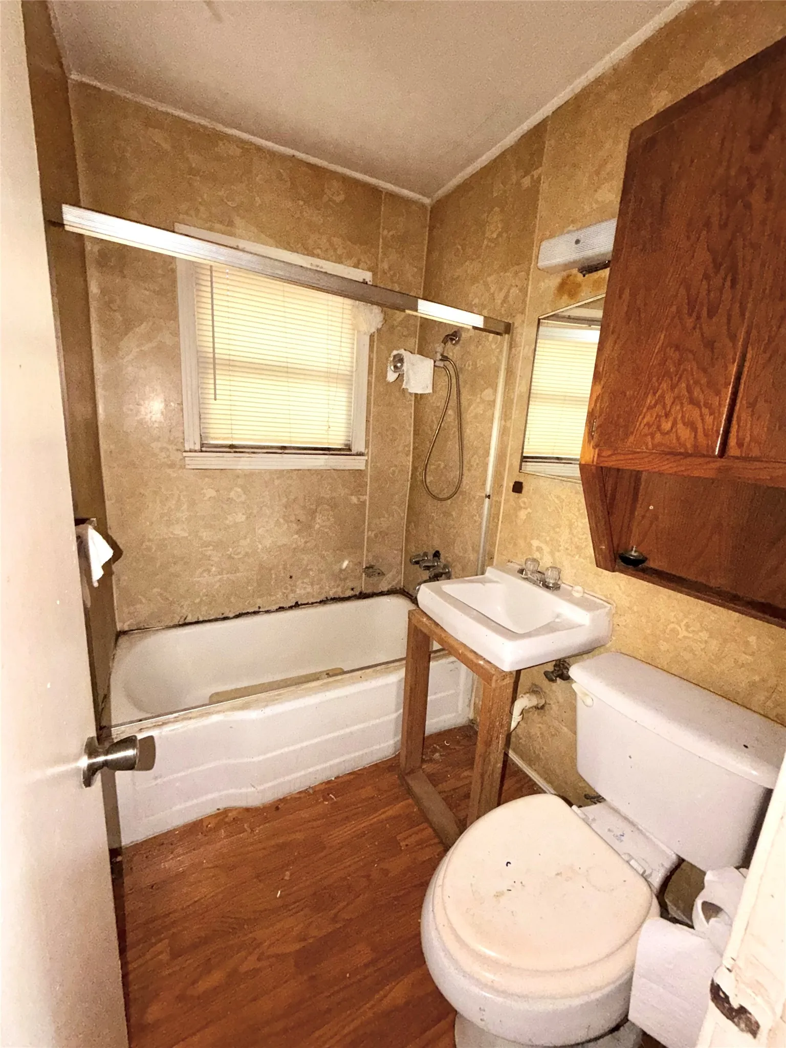 Single Family Residence For Sale in Dallas County , 2009 Kingsley Drive, Dallas, Texas 75216, 2 Bedroom, 1 Bathroom, Garage spaces, 1,001 Sqft, built in 1943, mls#21362442, Real Estate Agent in Dallas, Homes For Sale in Dallas county, Homes For Sale in Dallas, Realtor in Dallas Texas, Real Estate Brokerage Independent Realty Texas, Luminita Cordes Realtor