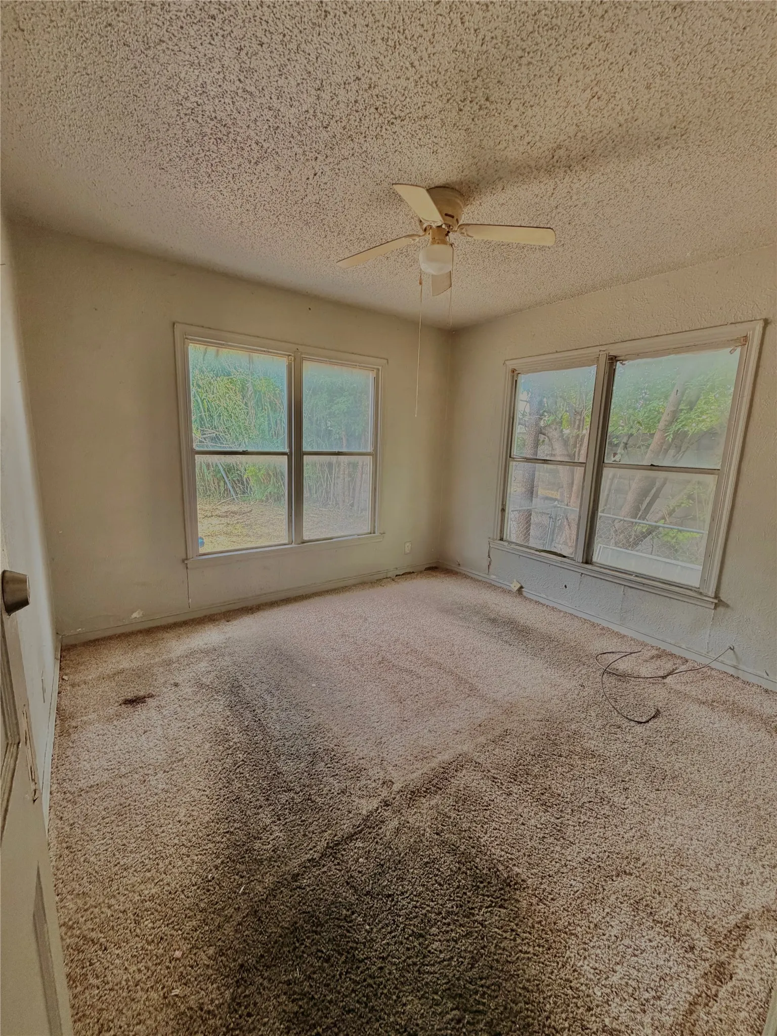 Single Family Residence For Sale in Dallas County , 2009 Kingsley Drive, Dallas, Texas 75216, 2 Bedroom, 1 Bathroom, Garage spaces, 1,001 Sqft, built in 1943, mls#21362442, Real Estate Agent in Dallas, Homes For Sale in Dallas county, Homes For Sale in Dallas, Realtor in Dallas Texas, Real Estate Brokerage Independent Realty Texas, Luminita Cordes Realtor