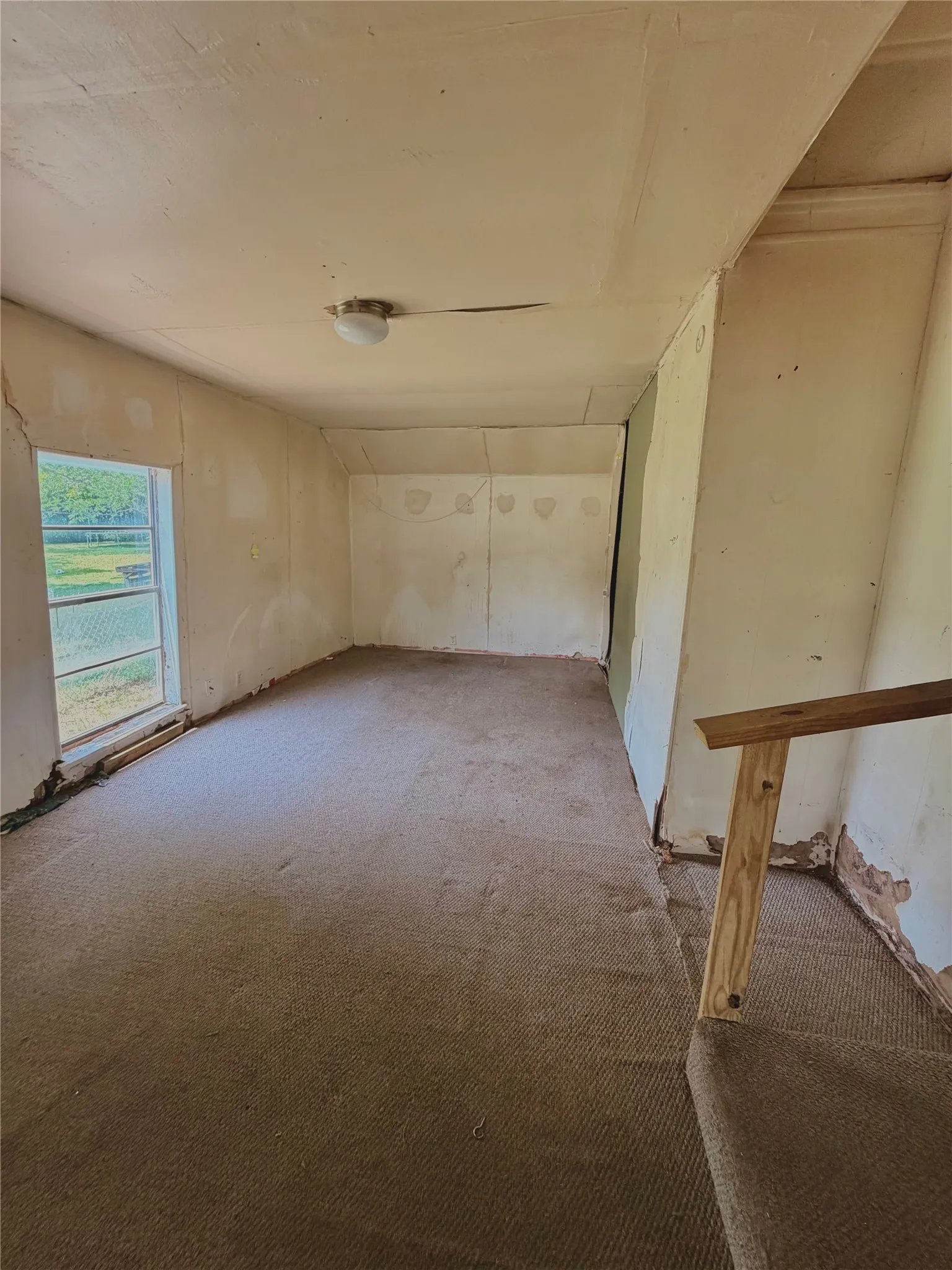 Single Family Residence For Sale in Dallas County , 2009 Kingsley Drive, Dallas, Texas 75216, 2 Bedroom, 1 Bathroom, Garage spaces, 1,001 Sqft, built in 1943, mls#21362442, Real Estate Agent in Dallas, Homes For Sale in Dallas county, Homes For Sale in Dallas, Realtor in Dallas Texas, Real Estate Brokerage Independent Realty Texas, Luminita Cordes Realtor