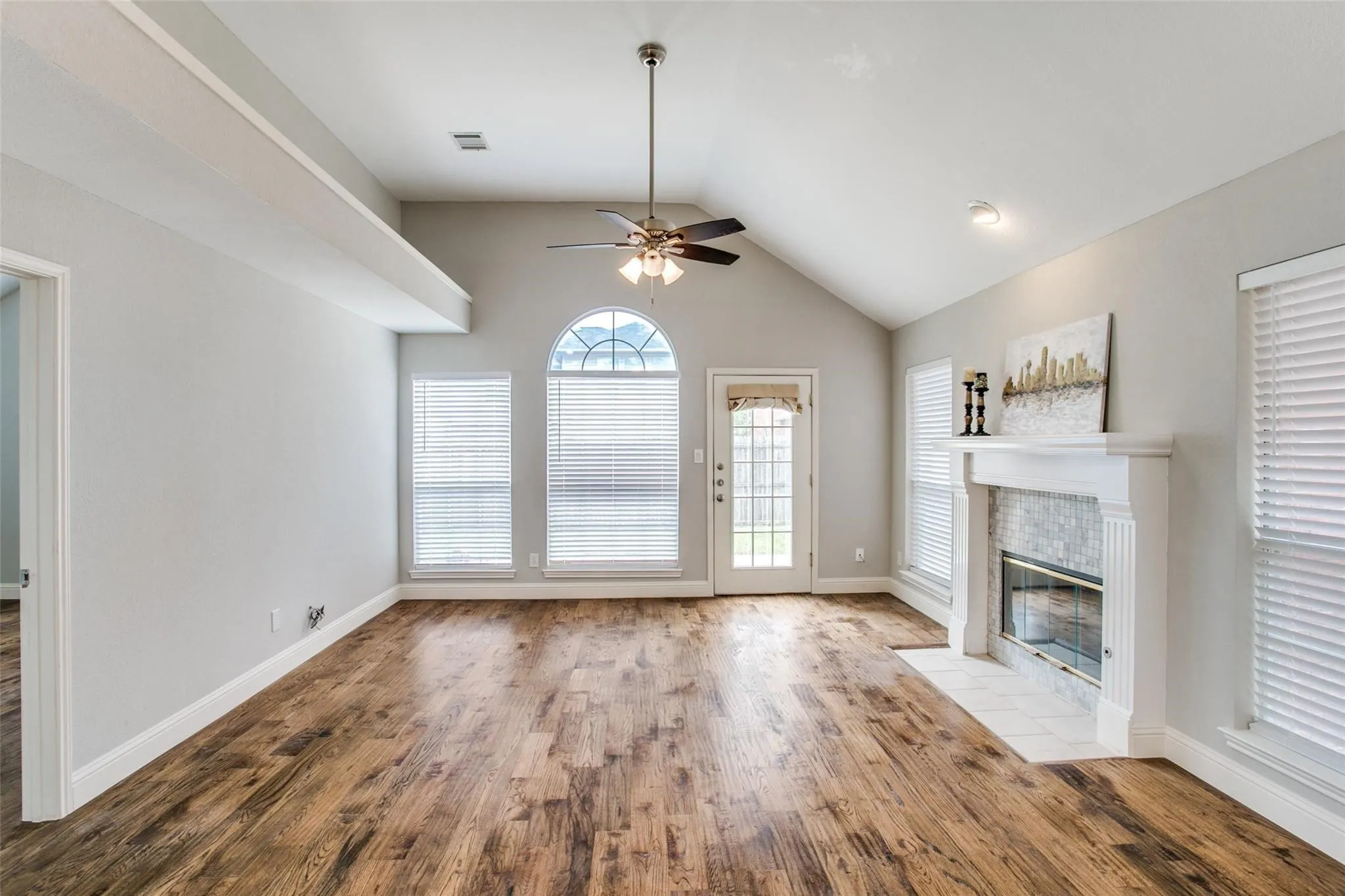 Single Family Residence For Rent in Denton County , 2103 Amherst Drive, Lewisville, Texas 75067, 3 Bedroom, 2 Bathroom, 2 Garage spaces, 1,372 Sqft, built in 1993, mls#21362443, Real Estate Agent in Lewisville, Homes For Rent in Denton county, Homes For Rent in Lewisville, Realtor in Lewisville Texas, Real Estate Brokerage Independent Realty Texas, Luminita Cordes Realtor