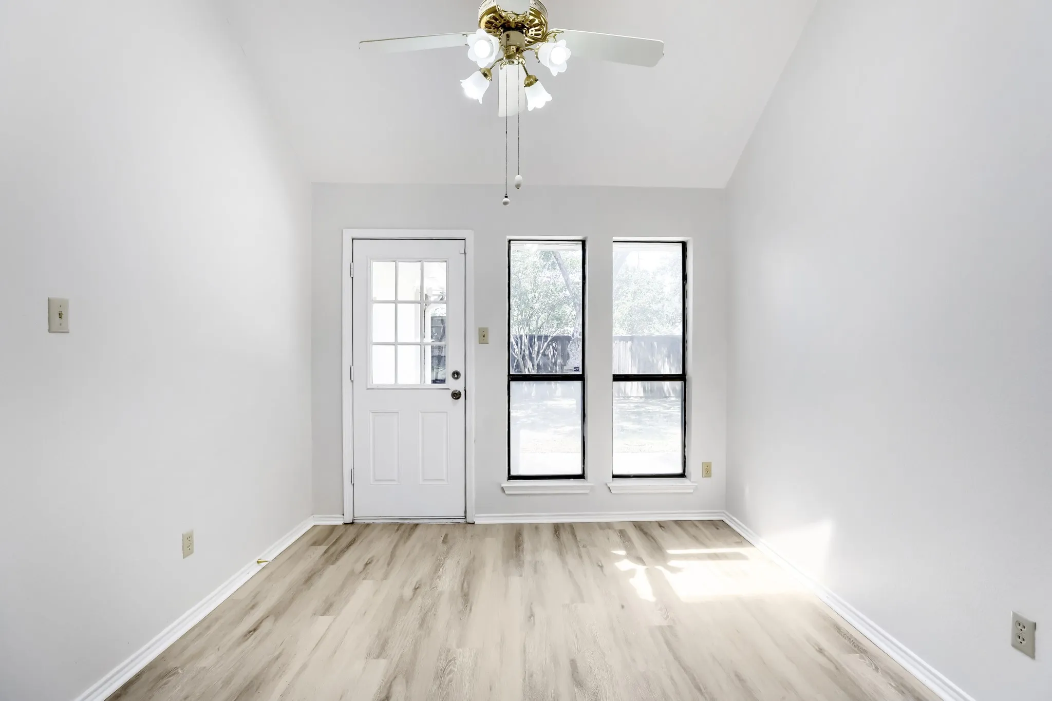 Single Family Residence For Sale in Dallas County , 734 Swallow Drive, Coppell, Texas 75019, 3 Bedroom, 2 Bathroom, 2 Garage spaces, 1,828 Sqft, built in 1985, mls#21360676, Real Estate Agent in Coppell, Homes For Sale in Dallas county, Homes For Sale in Coppell, Realtor in Coppell Texas, Real Estate Brokerage Independent Realty Texas, Luminita Cordes Realtor