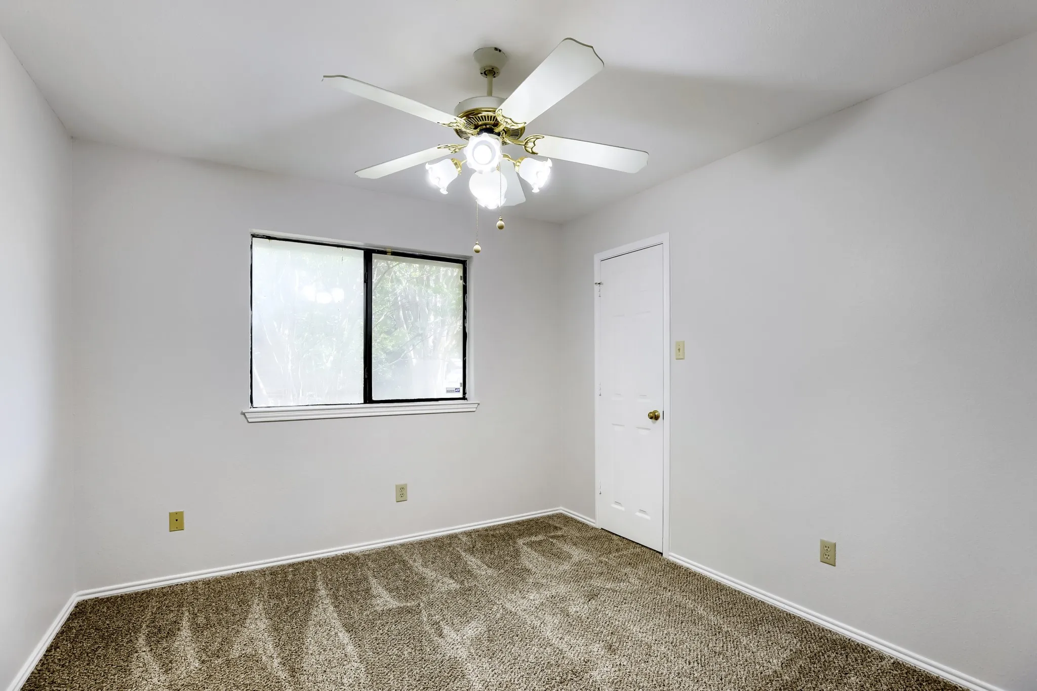 Single Family Residence For Sale in Dallas County , 734 Swallow Drive, Coppell, Texas 75019, 3 Bedroom, 2 Bathroom, 2 Garage spaces, 1,828 Sqft, built in 1985, mls#21360676, Real Estate Agent in Coppell, Homes For Sale in Dallas county, Homes For Sale in Coppell, Realtor in Coppell Texas, Real Estate Brokerage Independent Realty Texas, Luminita Cordes Realtor