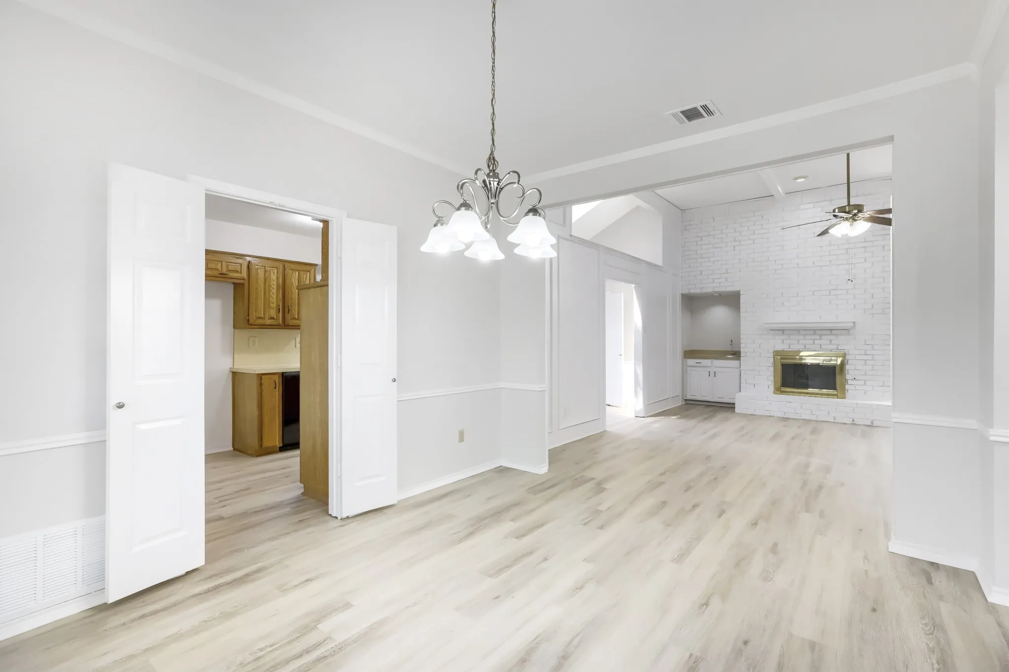 Single Family Residence For Sale in Dallas County , 734 Swallow Drive, Coppell, Texas 75019, 3 Bedroom, 2 Bathroom, 2 Garage spaces, 1,828 Sqft, built in 1985, mls#21360676, Real Estate Agent in Coppell, Homes For Sale in Dallas county, Homes For Sale in Coppell, Realtor in Coppell Texas, Real Estate Brokerage Independent Realty Texas, Luminita Cordes Realtor