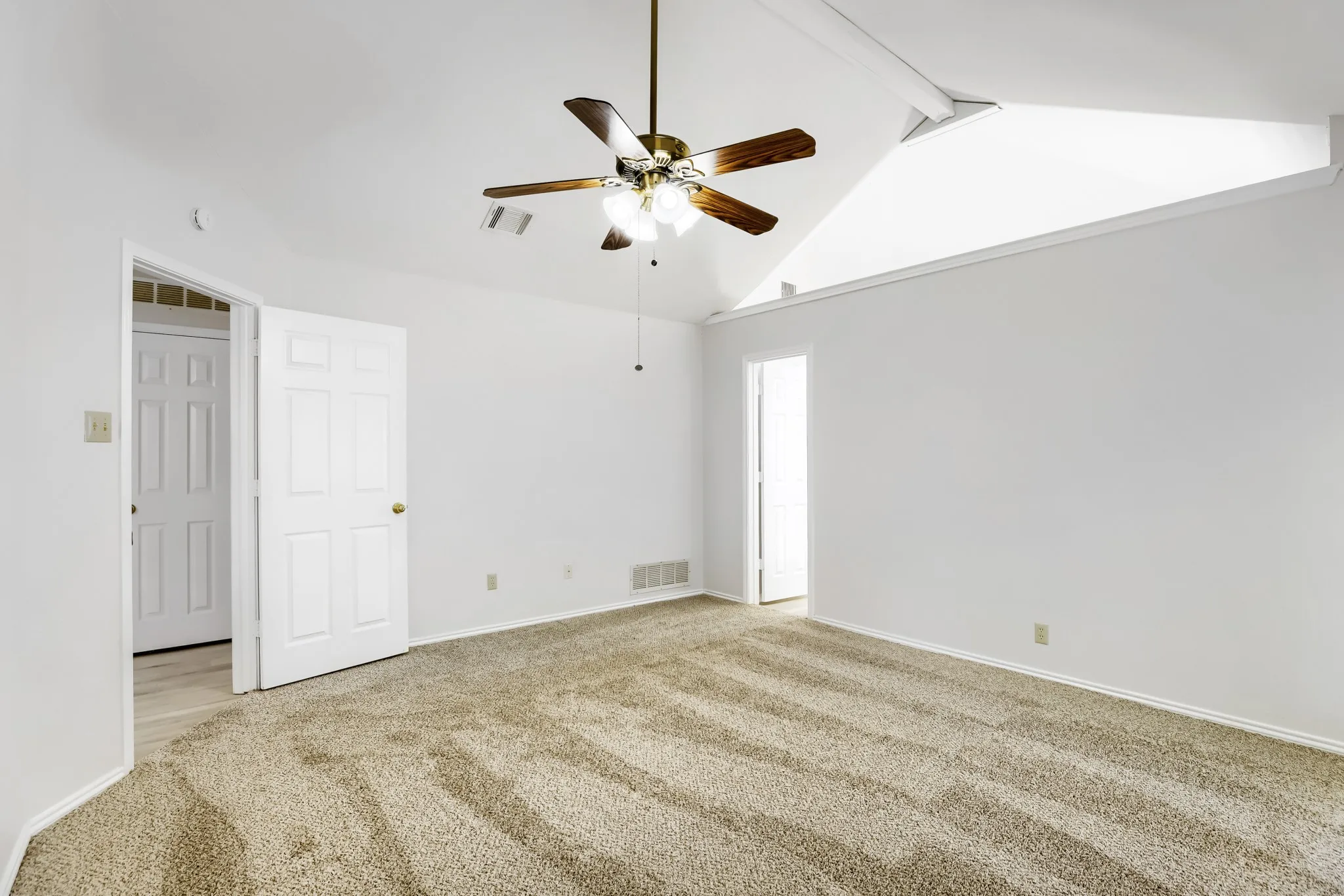 Single Family Residence For Sale in Dallas County , 734 Swallow Drive, Coppell, Texas 75019, 3 Bedroom, 2 Bathroom, 2 Garage spaces, 1,828 Sqft, built in 1985, mls#21360676, Real Estate Agent in Coppell, Homes For Sale in Dallas county, Homes For Sale in Coppell, Realtor in Coppell Texas, Real Estate Brokerage Independent Realty Texas, Luminita Cordes Realtor