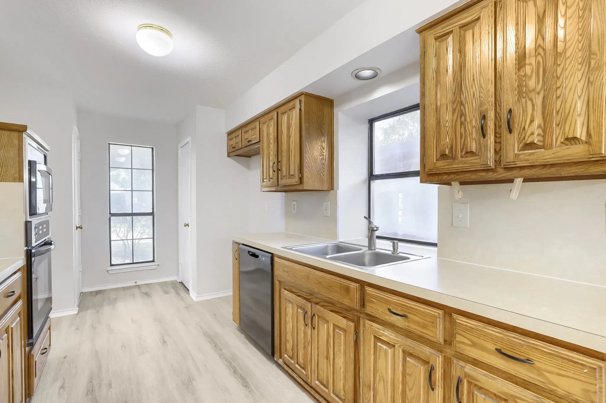 Single Family Residence For Sale in Dallas County , 734 Swallow Drive, Coppell, Texas 75019, 3 Bedroom, 2 Bathroom, 2 Garage spaces, 1,828 Sqft, built in 1985, mls#21360676, Real Estate Agent in Coppell, Homes For Sale in Dallas county, Homes For Sale in Coppell, Realtor in Coppell Texas, Real Estate Brokerage Independent Realty Texas, Luminita Cordes Realtor