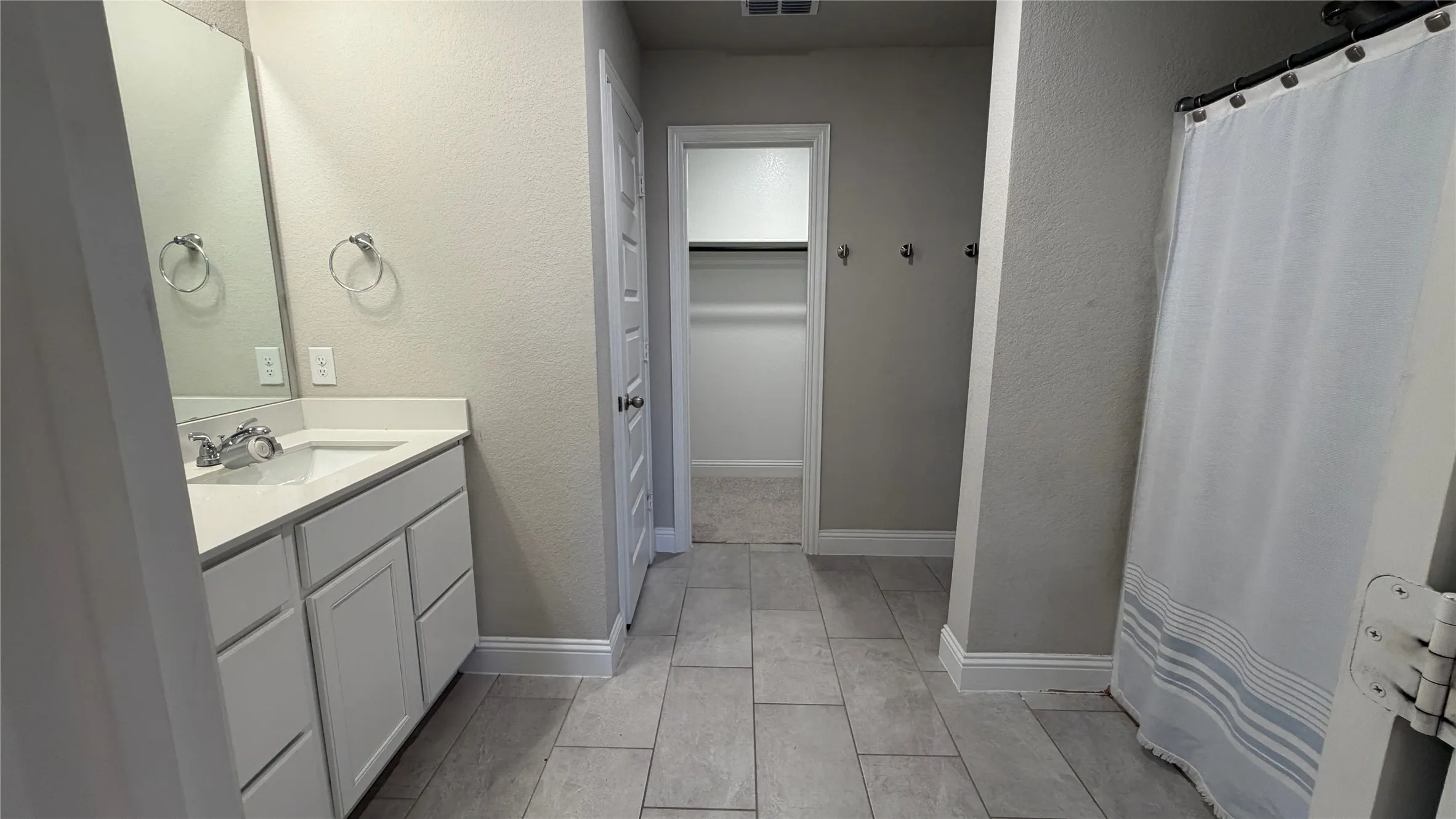 Single Family Residence For Rent in Johnson County , 621 Quail Meadows Drive, Cleburne, Texas 76031, 3 Bedroom, 2 Bathroom, 2 Garage spaces, 1,791 Sqft, built in 2021, Price $2,250, mls#21361268, Real Estate Agent in Cleburne, Homes For Rent in Johnson county, Homes For Rent in Cleburne, Realtor in Cleburne Texas, Real Estate Brokerage Independent Realty Texas, Luminita Cordes Realtor