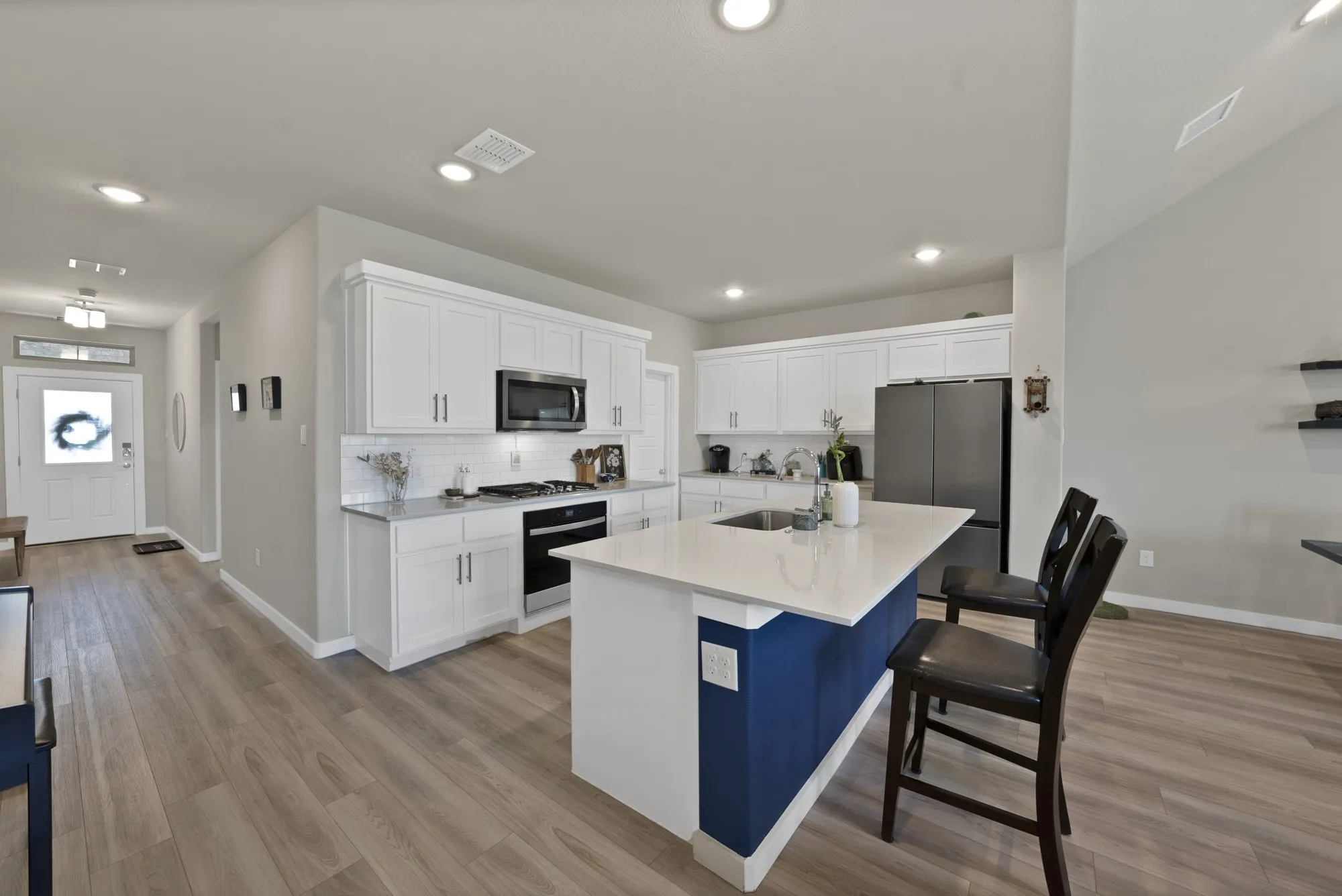 Single Family Residence For Sale in Tarrant County , 10621 Tuxinaw Trail, Fort Worth, Texas 76179, 5 Bedroom, 3 Bathroom, 2 Garage spaces, 3,015 Sqft, built in 2023, mls#21361632, Real Estate Agent in Fort Worth, Homes For Sale in Tarrant county, Homes For Sale in Fort Worth, Realtor in Fort Worth Texas, Real Estate Brokerage Independent Realty Texas, Luminita Cordes Realtor