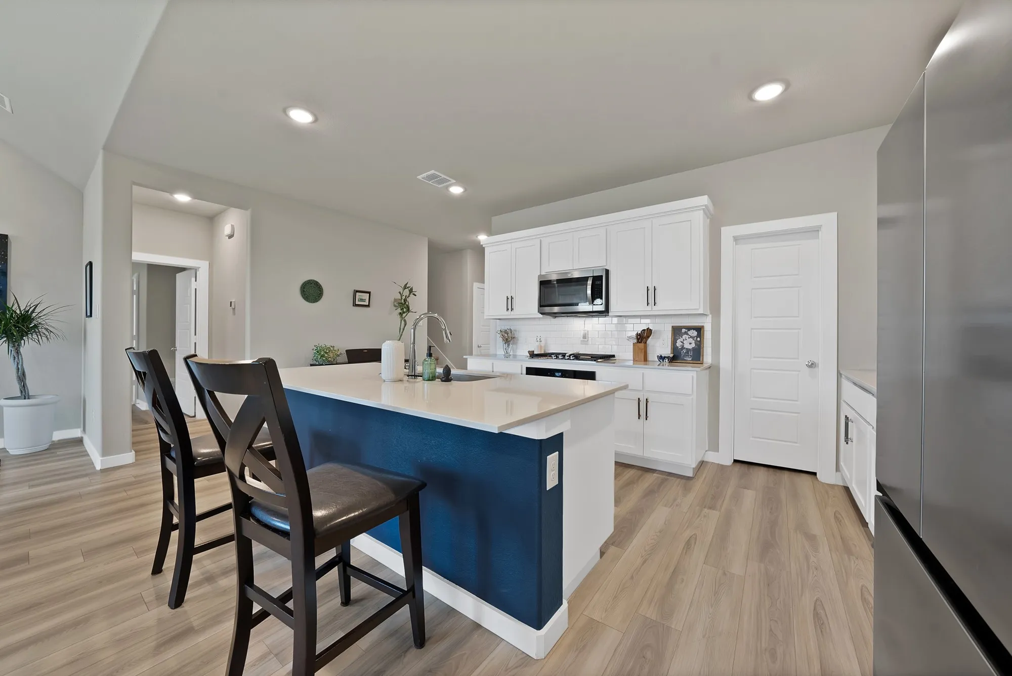 Single Family Residence For Sale in Tarrant County , 10621 Tuxinaw Trail, Fort Worth, Texas 76179, 5 Bedroom, 3 Bathroom, 2 Garage spaces, 3,015 Sqft, built in 2023, mls#21361632, Real Estate Agent in Fort Worth, Homes For Sale in Tarrant county, Homes For Sale in Fort Worth, Realtor in Fort Worth Texas, Real Estate Brokerage Independent Realty Texas, Luminita Cordes Realtor