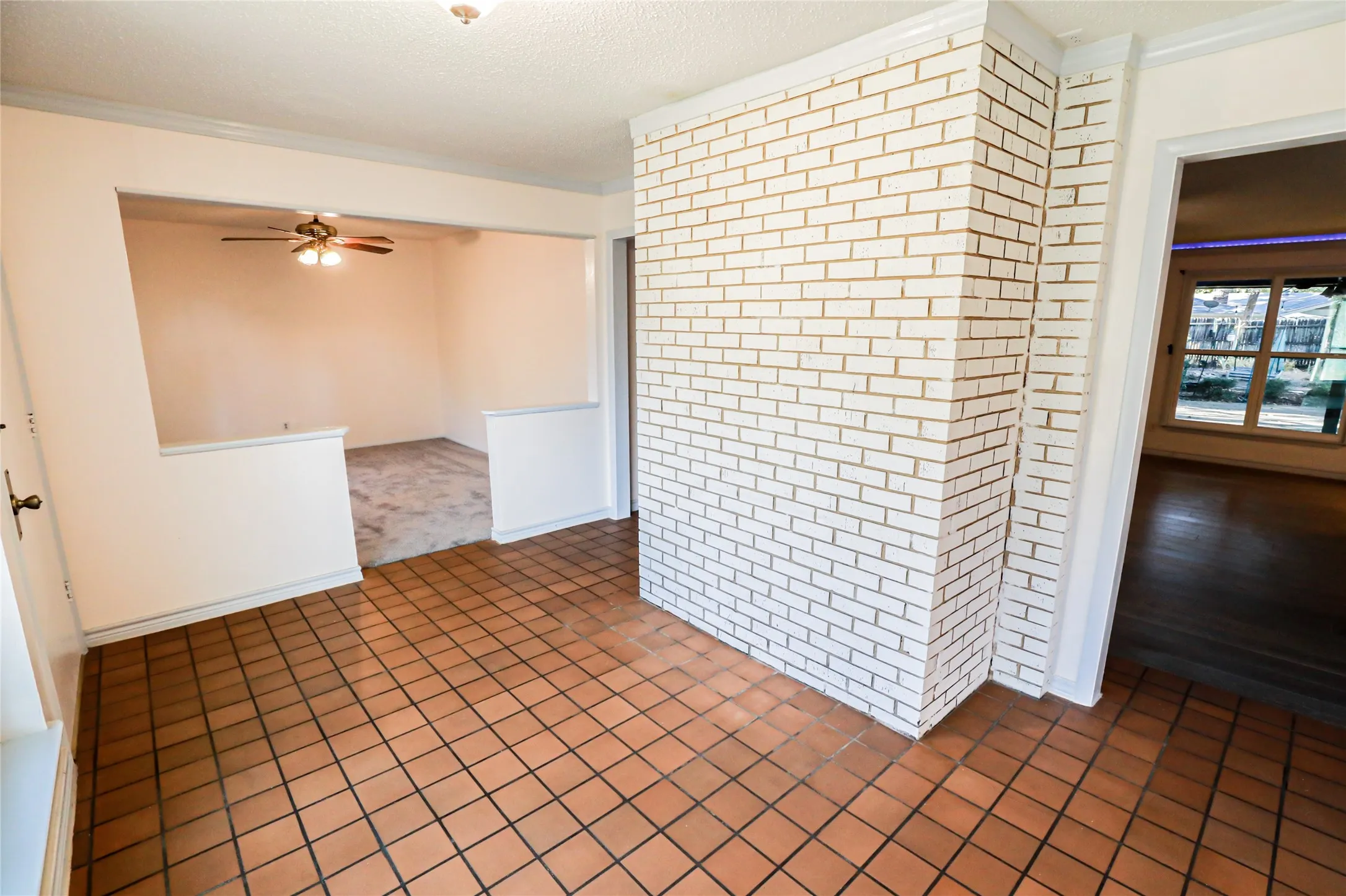 Single Family Residence For Sale in Tarrant County , 1233 Kathryn Street, Hurst, Texas 76053, 3 Bedroom, 2 Bathroom, 2 Garage spaces, 1,923 Sqft, built in 1965, mls#21362351, Real Estate Agent in Hurst, Homes For Sale in Tarrant county, Homes For Sale in Hurst, Realtor in Hurst Texas, Real Estate Brokerage Independent Realty Texas, Luminita Cordes Realtor