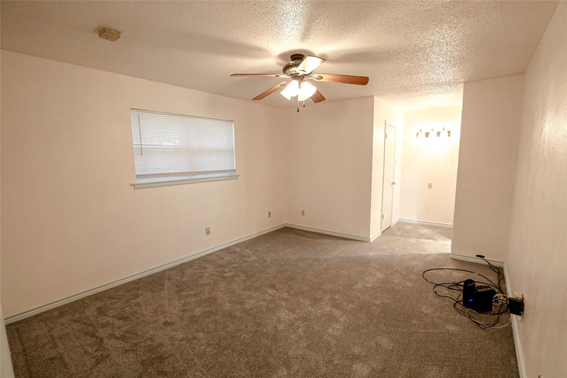Single Family Residence For Sale in Tarrant County , 1233 Kathryn Street, Hurst, Texas 76053, 3 Bedroom, 2 Bathroom, 2 Garage spaces, 1,923 Sqft, built in 1965, mls#21362351, Real Estate Agent in Hurst, Homes For Sale in Tarrant county, Homes For Sale in Hurst, Realtor in Hurst Texas, Real Estate Brokerage Independent Realty Texas, Luminita Cordes Realtor