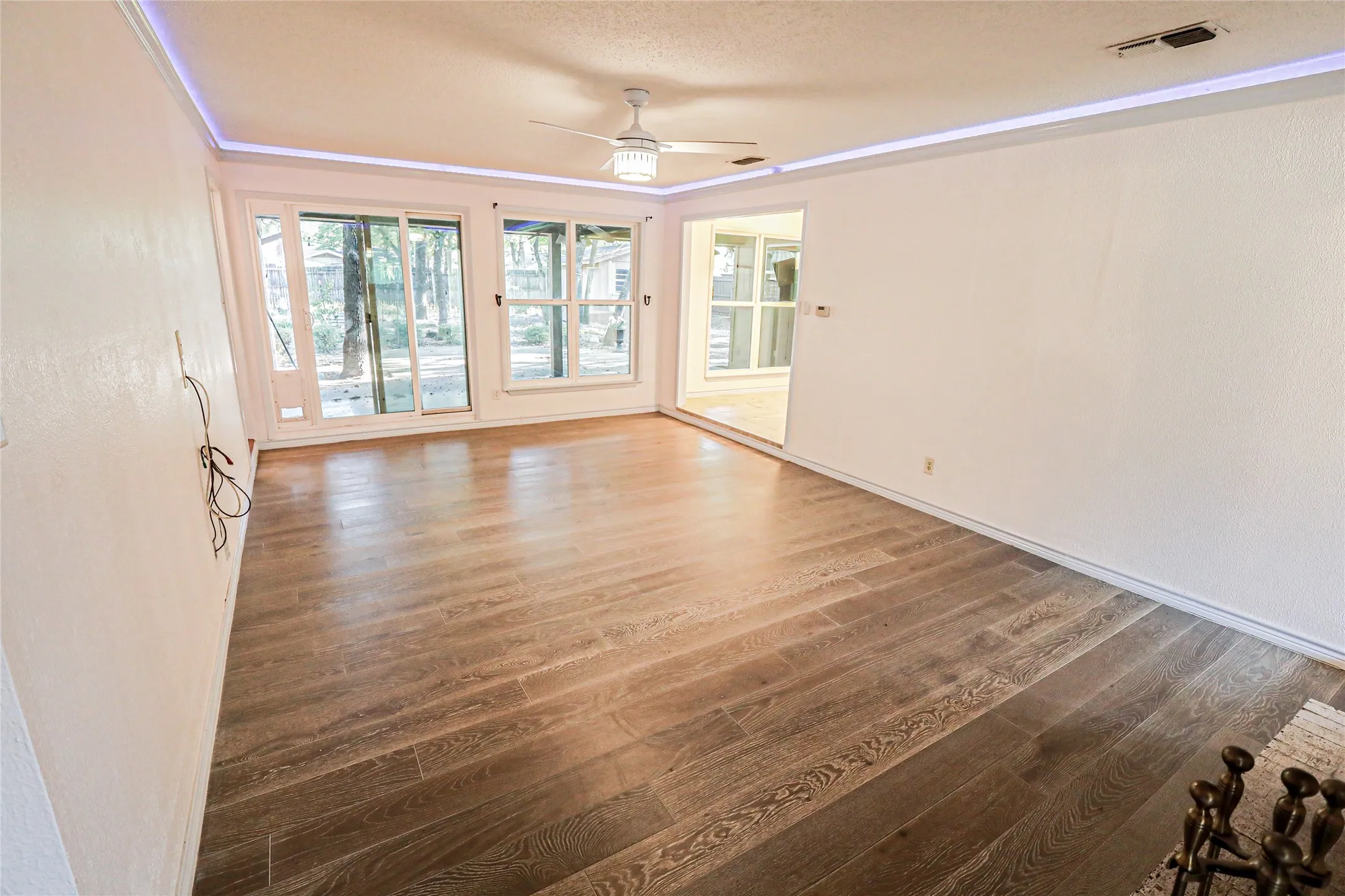 Single Family Residence For Sale in Tarrant County , 1233 Kathryn Street, Hurst, Texas 76053, 3 Bedroom, 2 Bathroom, 2 Garage spaces, 1,923 Sqft, built in 1965, mls#21362351, Real Estate Agent in Hurst, Homes For Sale in Tarrant county, Homes For Sale in Hurst, Realtor in Hurst Texas, Real Estate Brokerage Independent Realty Texas, Luminita Cordes Realtor