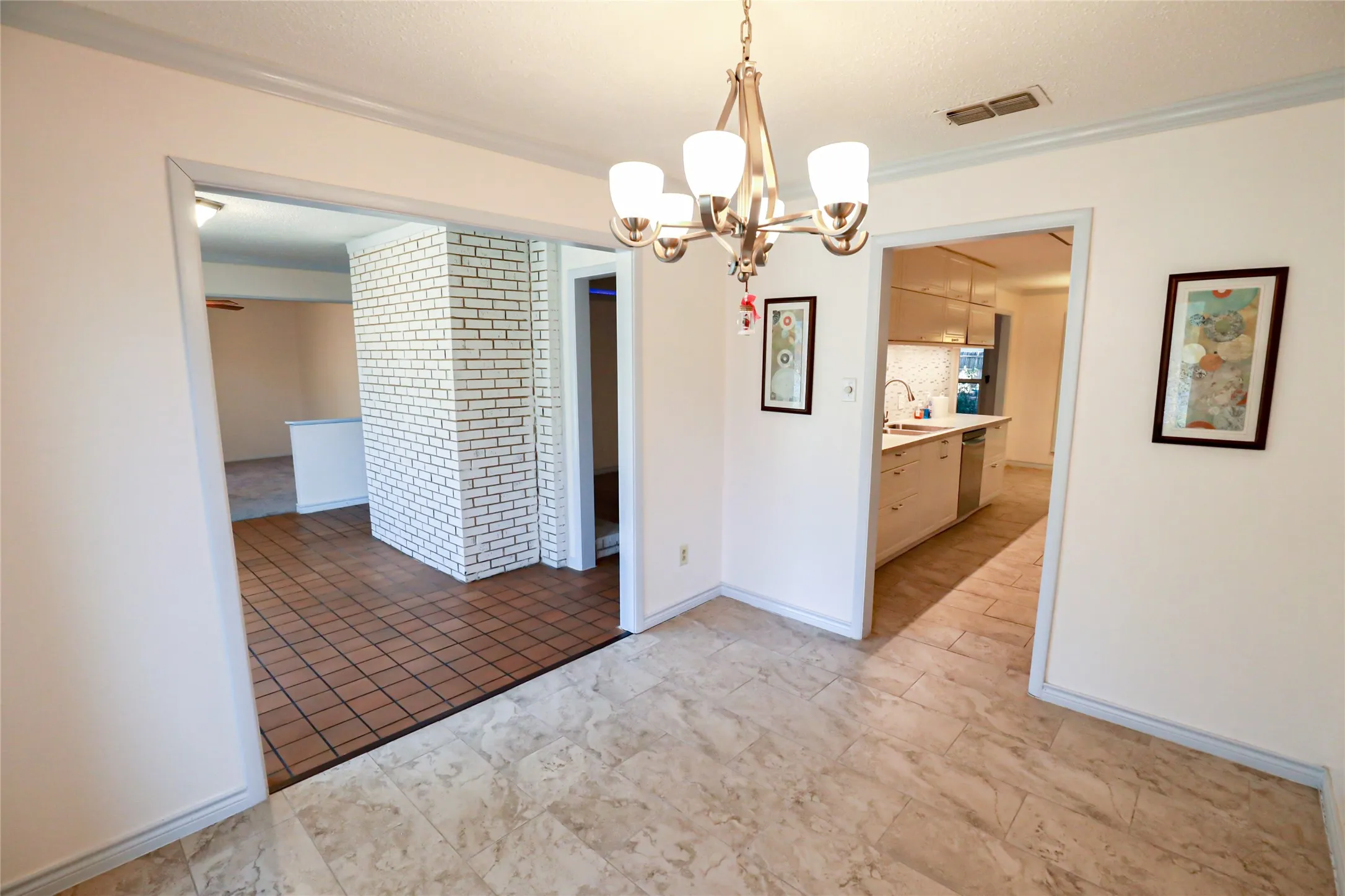 Single Family Residence For Sale in Tarrant County , 1233 Kathryn Street, Hurst, Texas 76053, 3 Bedroom, 2 Bathroom, 2 Garage spaces, 1,923 Sqft, built in 1965, mls#21362351, Real Estate Agent in Hurst, Homes For Sale in Tarrant county, Homes For Sale in Hurst, Realtor in Hurst Texas, Real Estate Brokerage Independent Realty Texas, Luminita Cordes Realtor