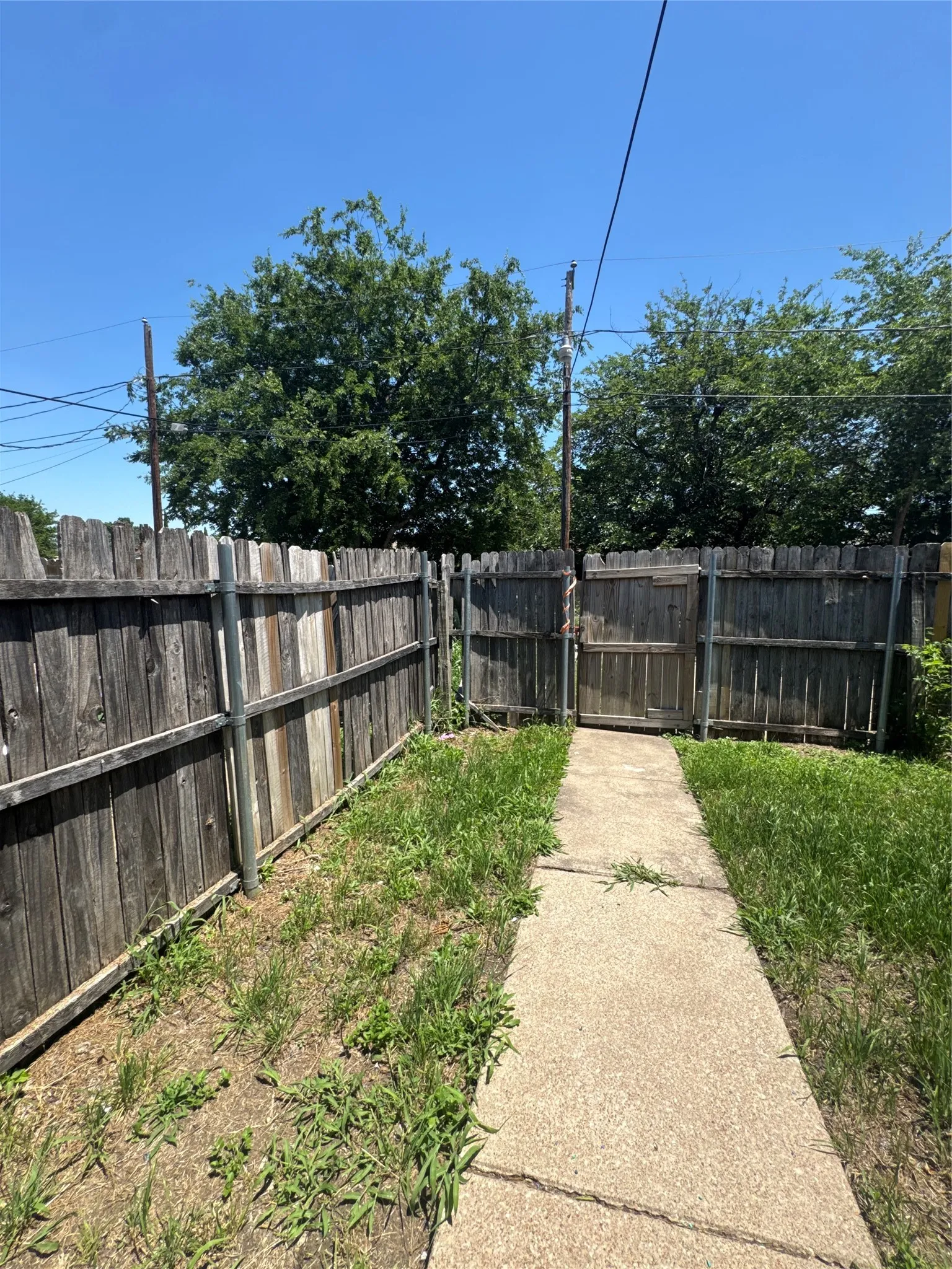 Duplex For Sale in Tarrant County , 7483 Tiffany Meadows Lane, Fort Worth, Texas 76140, 4 Bedroom, 4 Bathroom, Garage spaces, 0 Sqft, built in 1984, mls#21361396, Real Estate Agent in Fort Worth, Homes For Sale in Tarrant county, Homes For Sale in Fort Worth, Realtor in Fort Worth Texas, Real Estate Brokerage Independent Realty Texas, Luminita Cordes Realtor