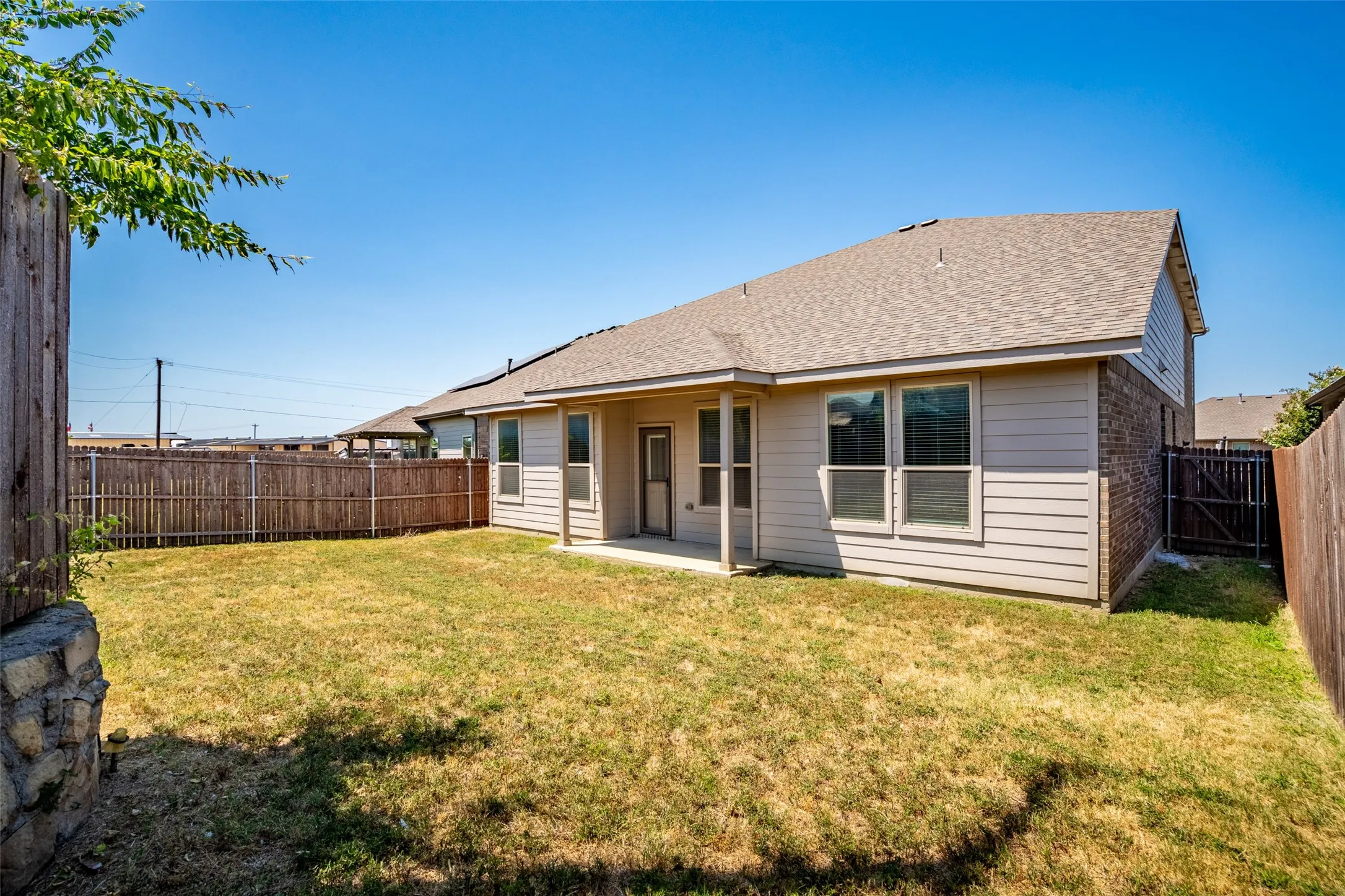 Single Family Residence For Rent in Tarrant County , 9404 Blaine Drive, Fort Worth, Texas 76177, 5 Bedroom, 3 Bathroom, 2 Garage spaces, 2,630 Sqft, built in 2019, mls#21362451, Real Estate Agent in Fort Worth, Homes For Rent in Tarrant county, Homes For Rent in Fort Worth, Realtor in Fort Worth Texas, Real Estate Brokerage Independent Realty Texas, Luminita Cordes Realtor