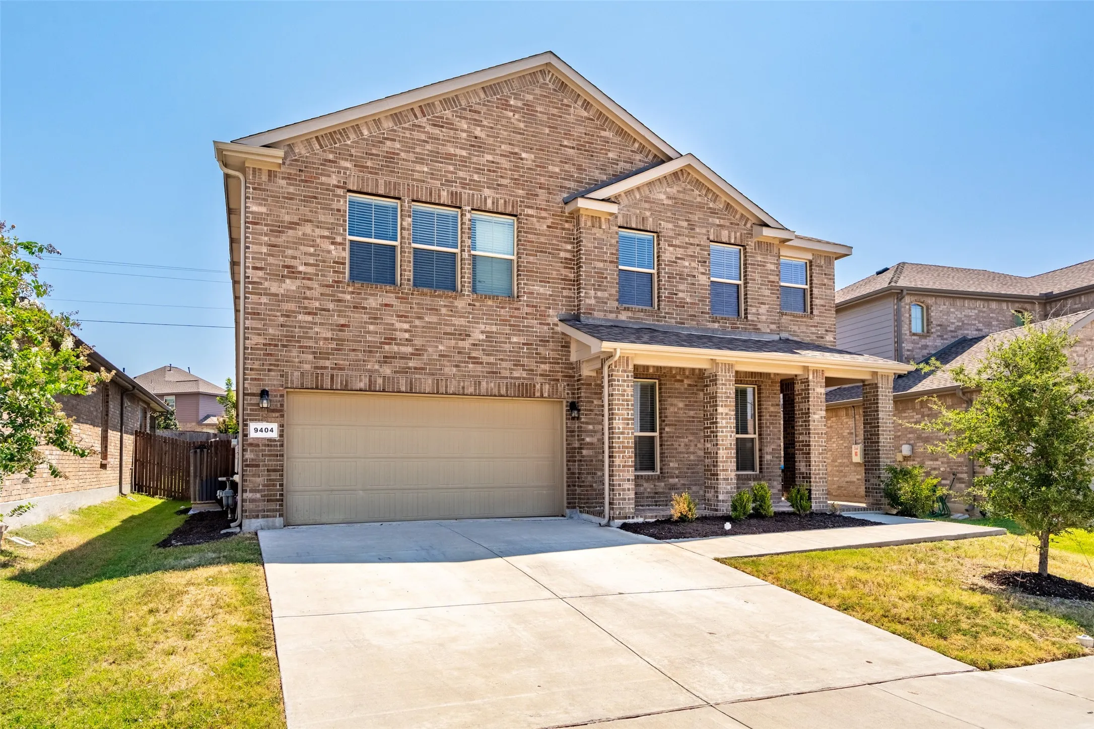 Single Family Residence For Rent in Tarrant County , 9404 Blaine Drive, Fort Worth, Texas 76177, 5 Bedroom, 3 Bathroom, 2 Garage spaces, 2,630 Sqft, built in 2019, mls#21362451, Real Estate Agent in Fort Worth, Homes For Rent in Tarrant county, Homes For Rent in Fort Worth, Realtor in Fort Worth Texas, Real Estate Brokerage Independent Realty Texas, Luminita Cordes Realtor
