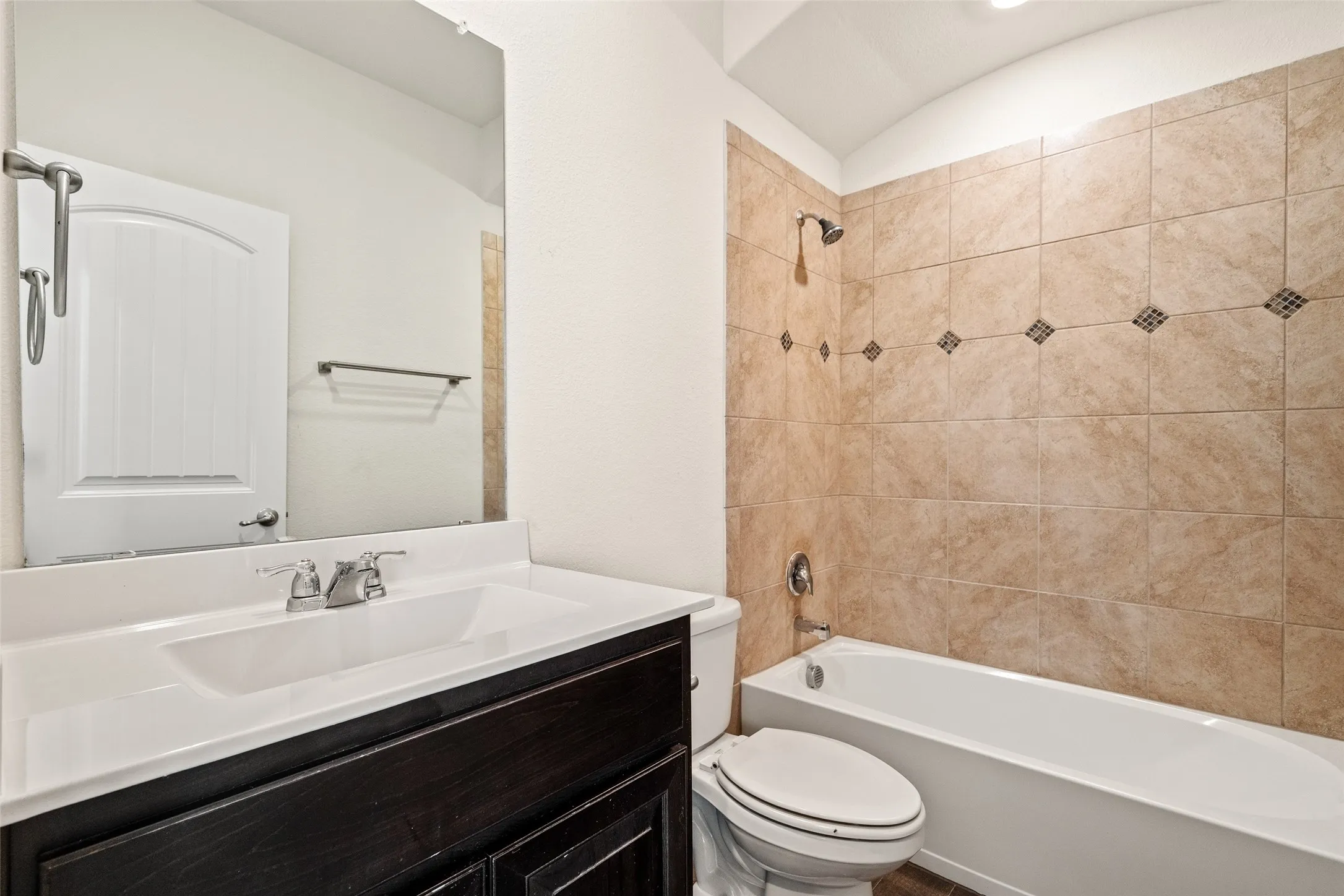 Single Family Residence For Rent in Tarrant County , 9404 Blaine Drive, Fort Worth, Texas 76177, 5 Bedroom, 3 Bathroom, 2 Garage spaces, 2,630 Sqft, built in 2019, mls#21362451, Real Estate Agent in Fort Worth, Homes For Rent in Tarrant county, Homes For Rent in Fort Worth, Realtor in Fort Worth Texas, Real Estate Brokerage Independent Realty Texas, Luminita Cordes Realtor