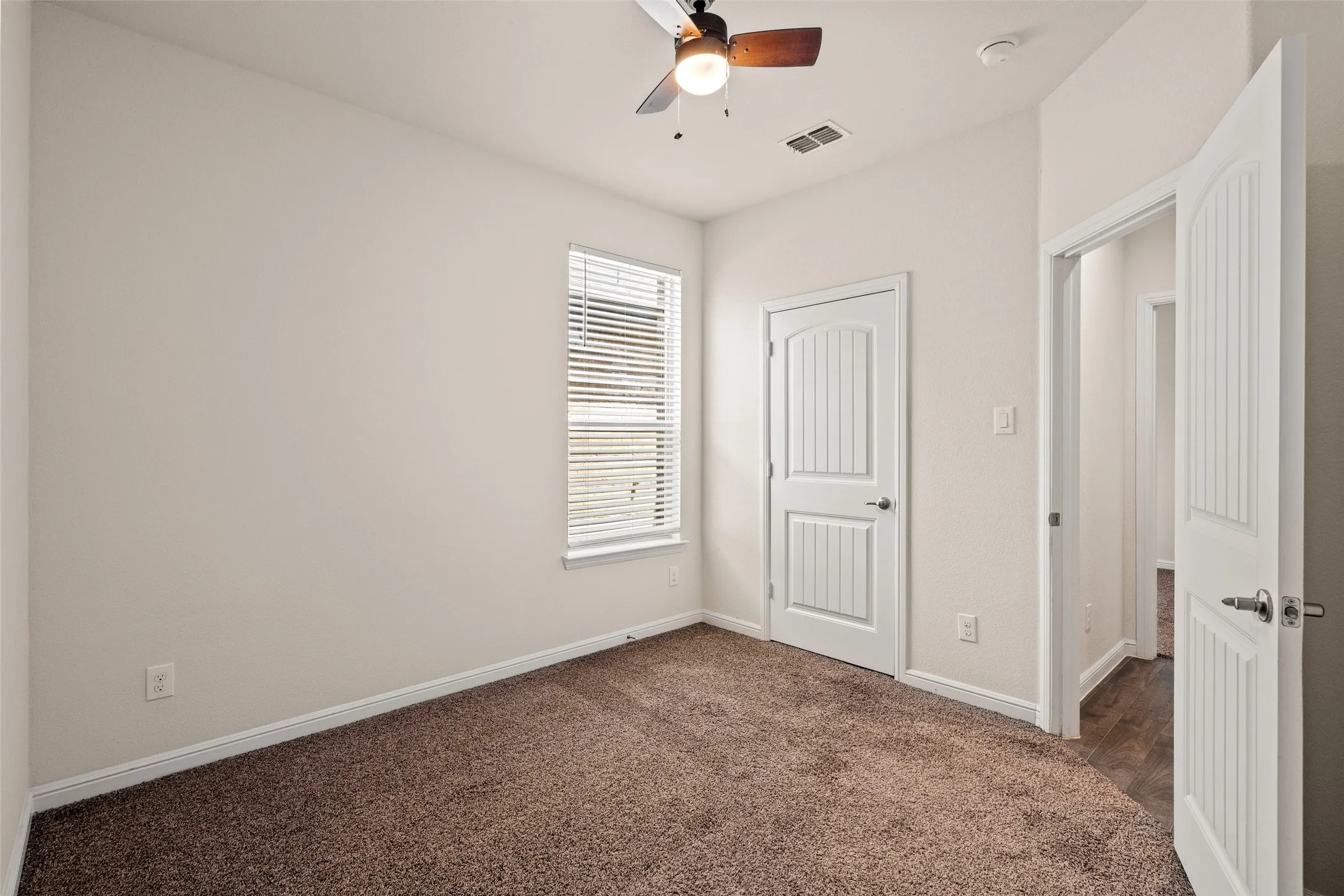 Single Family Residence For Rent in Tarrant County , 9404 Blaine Drive, Fort Worth, Texas 76177, 5 Bedroom, 3 Bathroom, 2 Garage spaces, 2,630 Sqft, built in 2019, mls#21362451, Real Estate Agent in Fort Worth, Homes For Rent in Tarrant county, Homes For Rent in Fort Worth, Realtor in Fort Worth Texas, Real Estate Brokerage Independent Realty Texas, Luminita Cordes Realtor