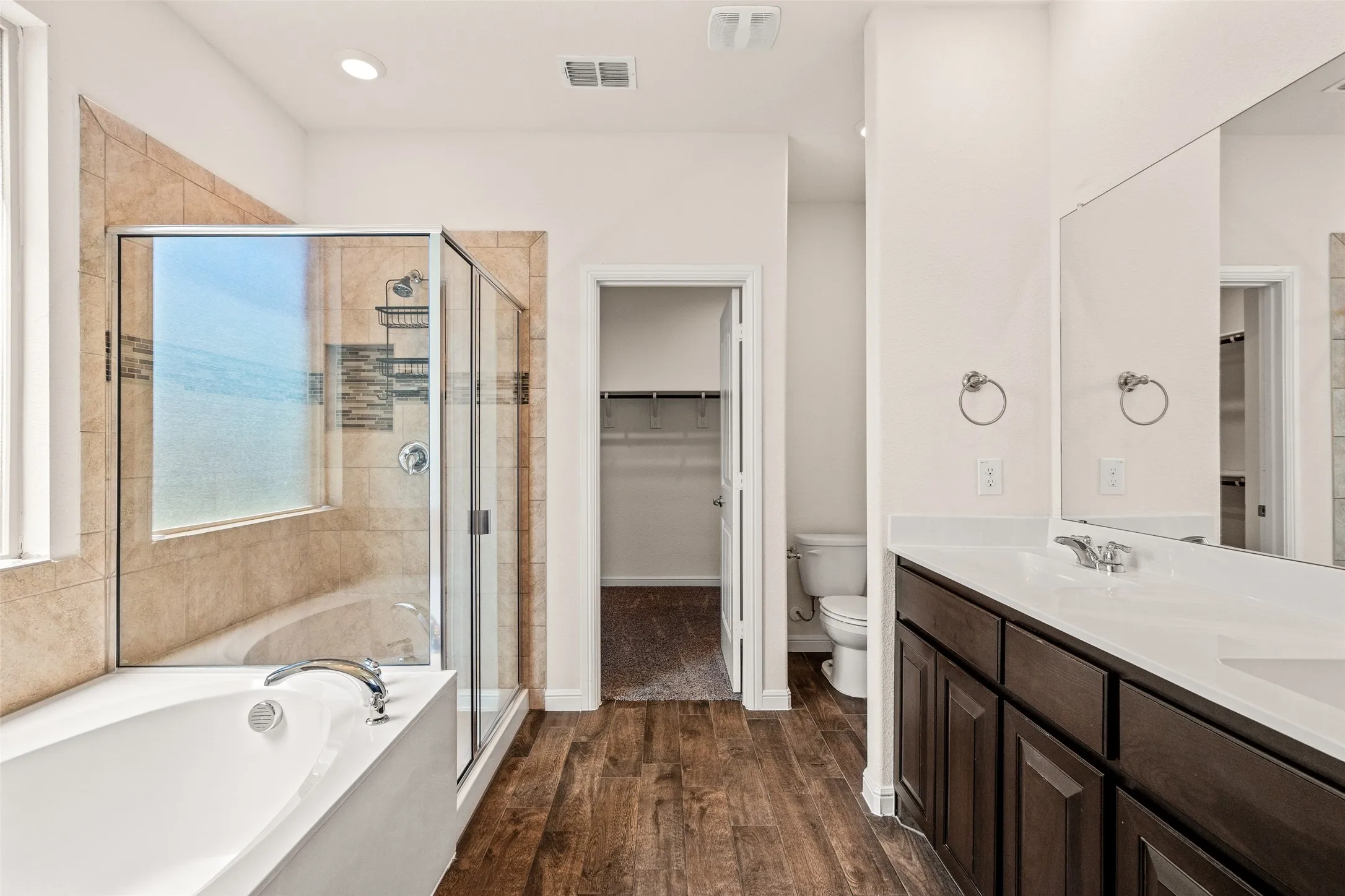 Single Family Residence For Rent in Tarrant County , 9404 Blaine Drive, Fort Worth, Texas 76177, 5 Bedroom, 3 Bathroom, 2 Garage spaces, 2,630 Sqft, built in 2019, mls#21362451, Real Estate Agent in Fort Worth, Homes For Rent in Tarrant county, Homes For Rent in Fort Worth, Realtor in Fort Worth Texas, Real Estate Brokerage Independent Realty Texas, Luminita Cordes Realtor